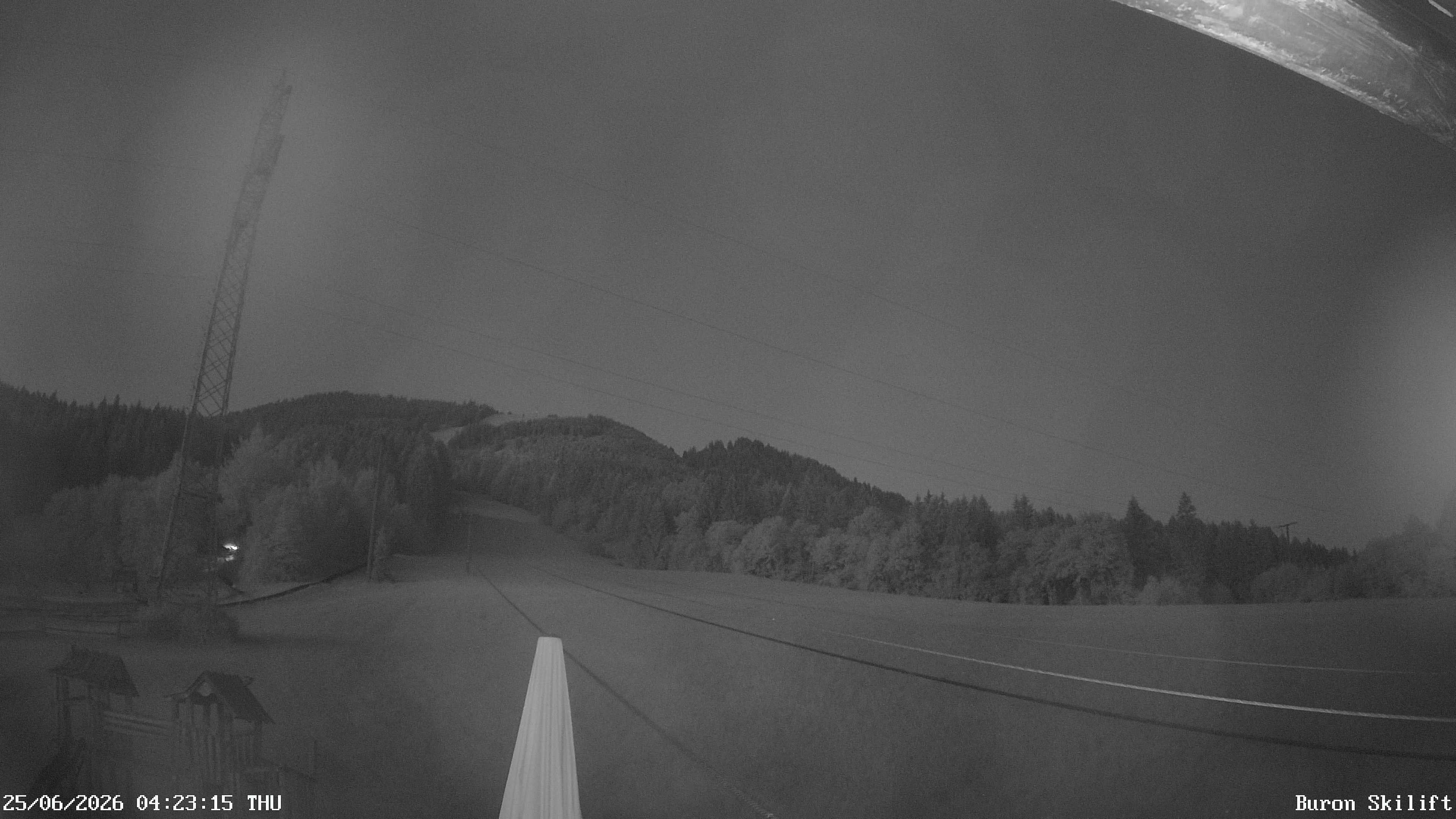 Archiv Foto Webcam Blick von der Talstation des Schlepplifts Buron auf den Lift und die Piste