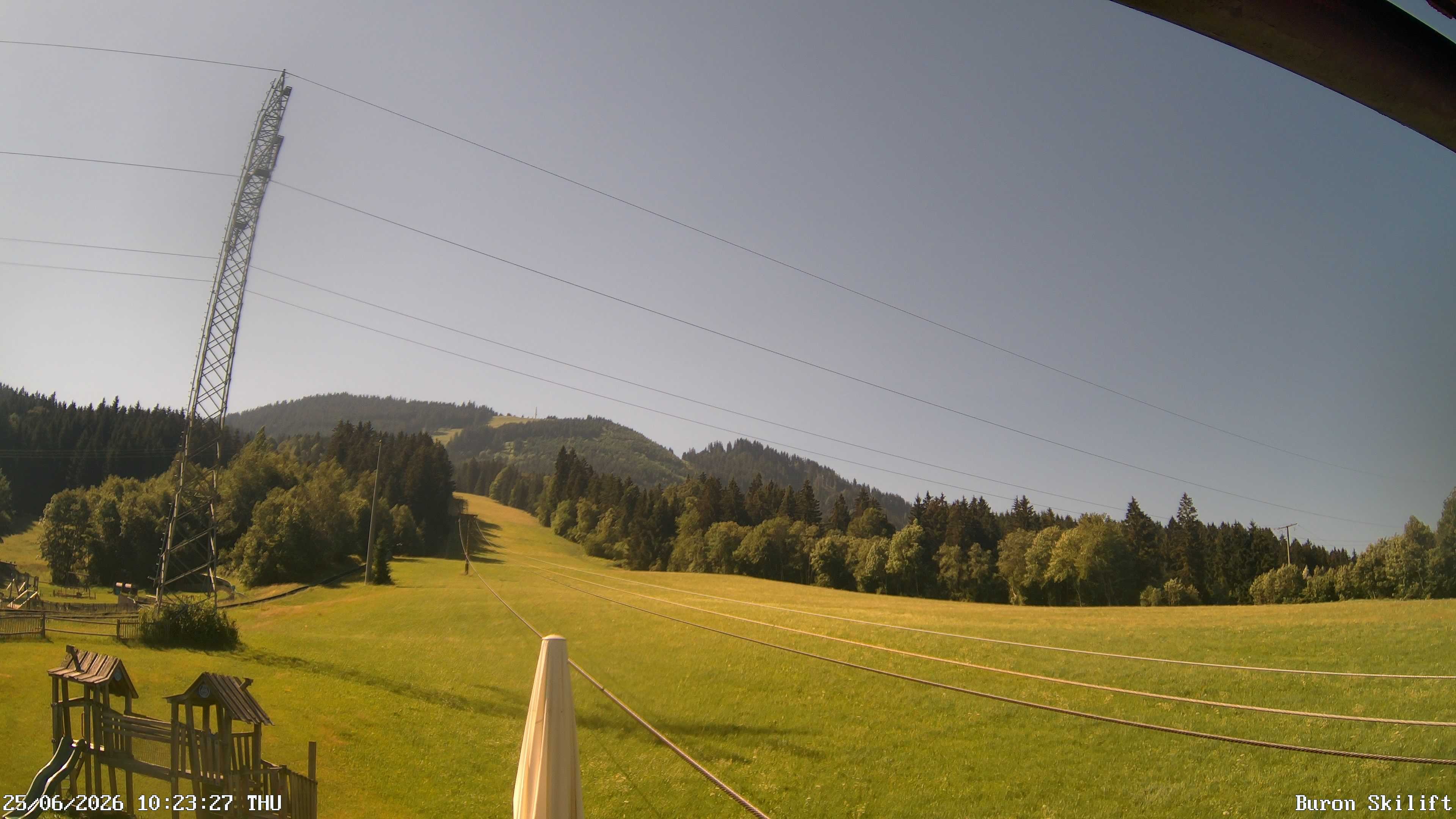 Archiv Foto Webcam Blick von der Talstation des Schlepplifts Buron auf den Lift und die Piste