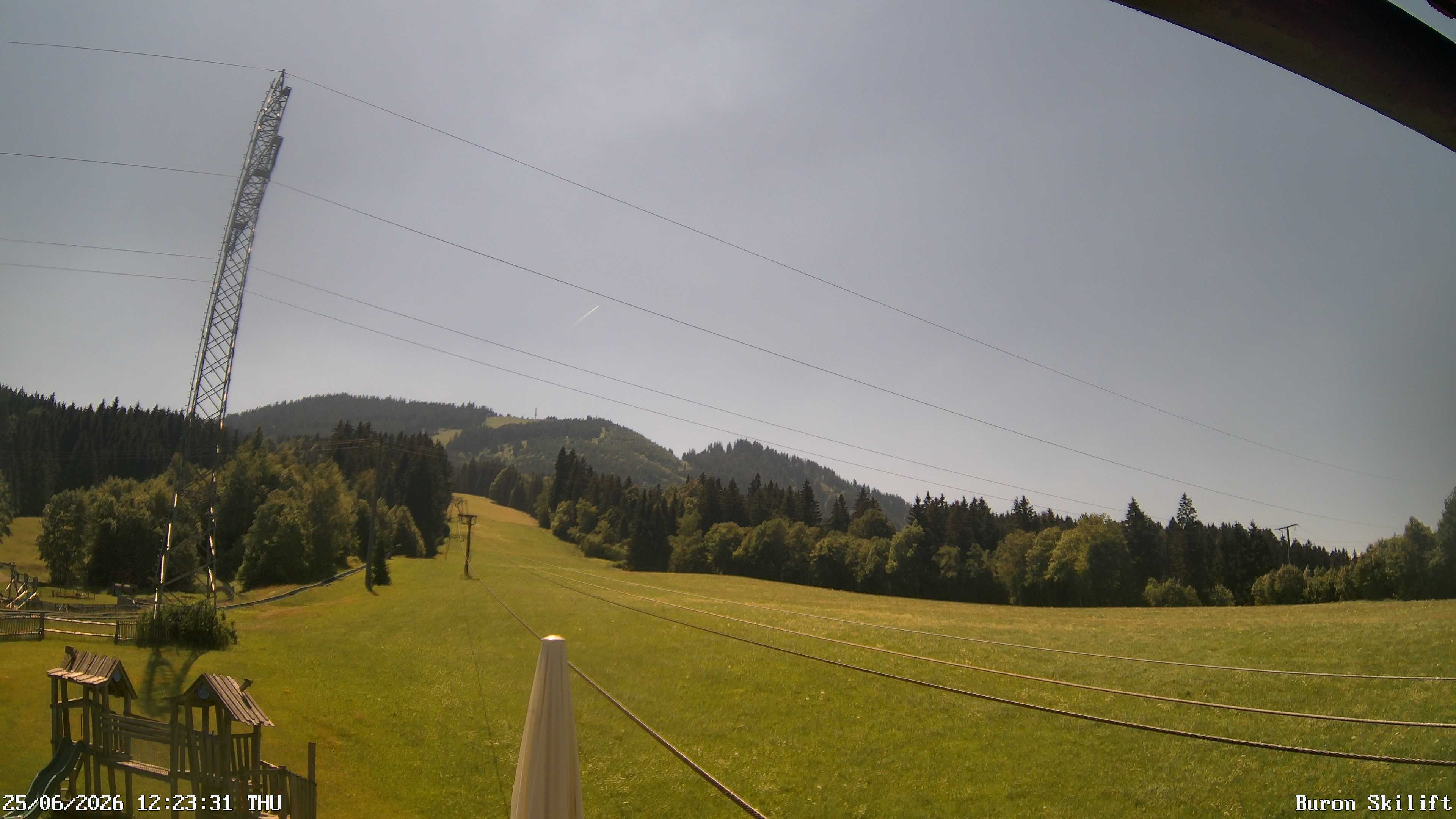 Archiv Foto Webcam Blick von der Talstation des Schlepplifts Buron auf den Lift und die Piste
