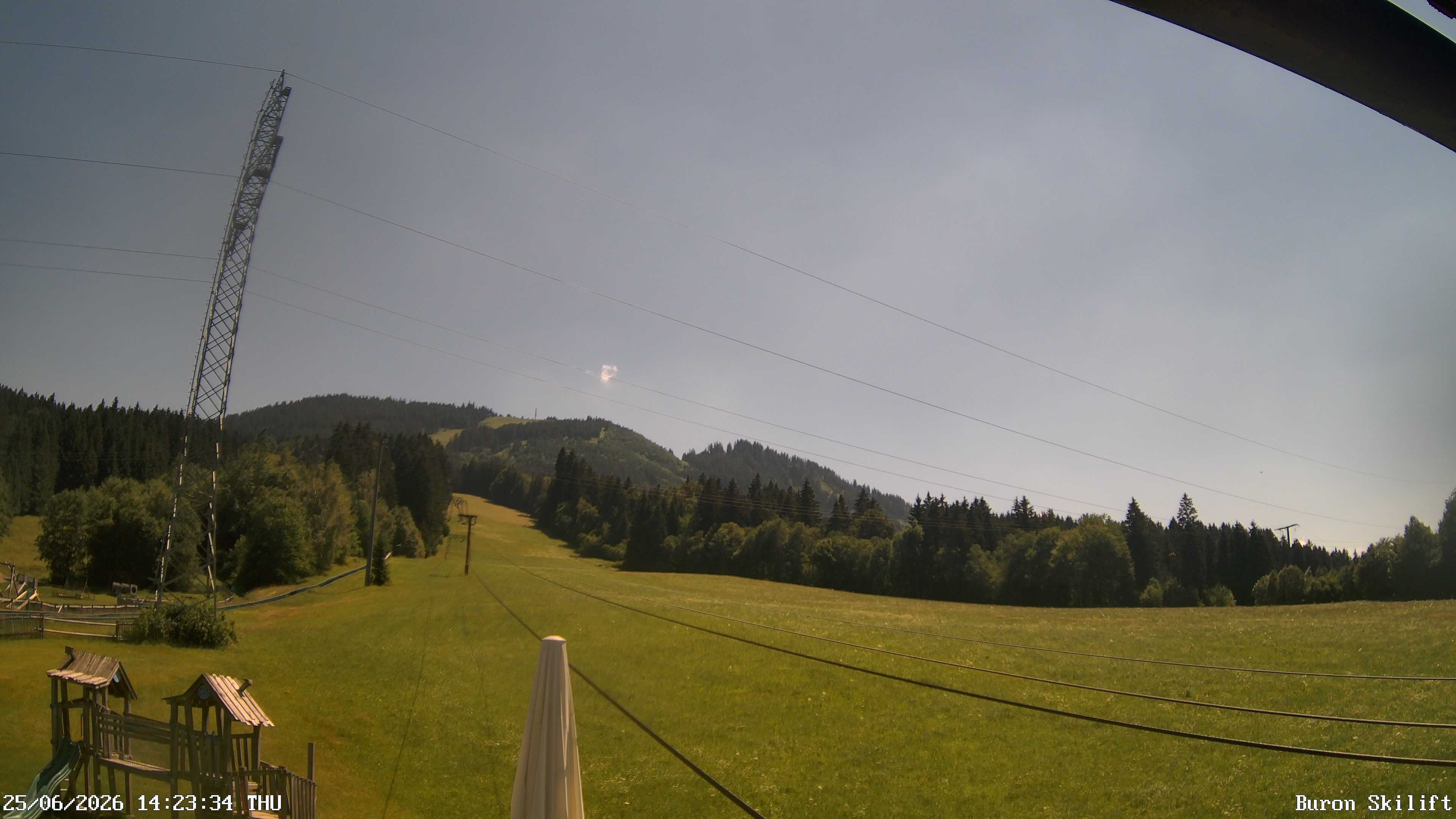 Archiv Foto Webcam Blick von der Talstation des Schlepplifts Buron auf den Lift und die Piste