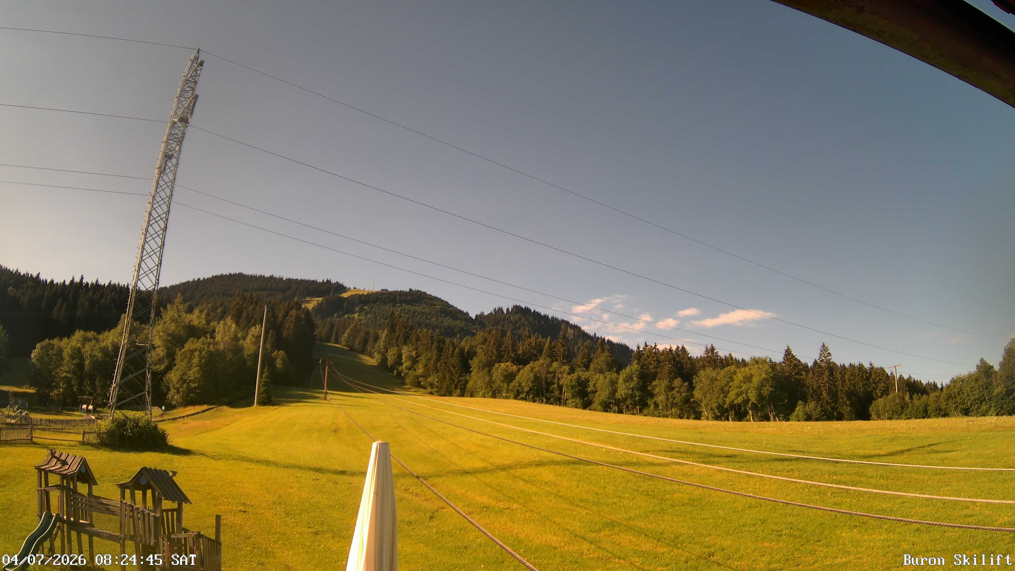 Archiv Foto Webcam Blick von der Talstation des Schlepplifts Buron auf den Lift und die Piste