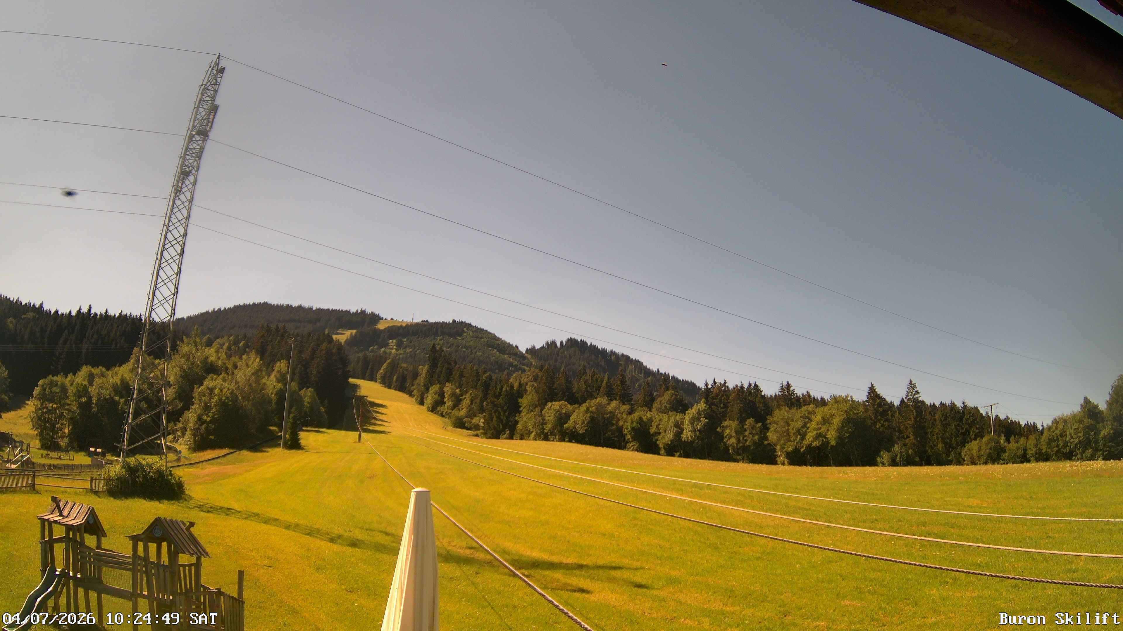 Archiv Foto Webcam Blick von der Talstation des Schlepplifts Buron auf den Lift und die Piste