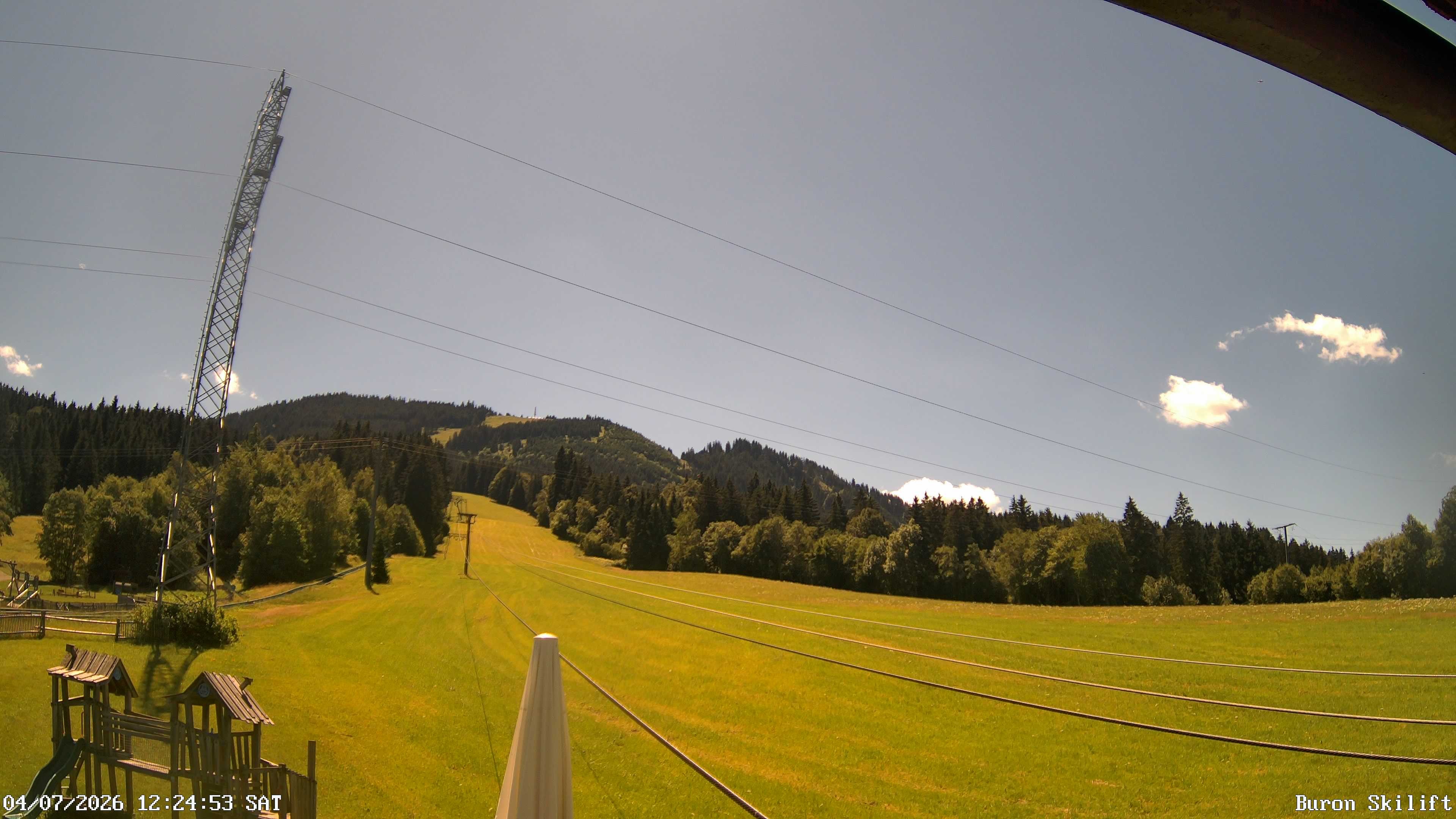 Archiv Foto Webcam Blick von der Talstation des Schlepplifts Buron auf den Lift und die Piste