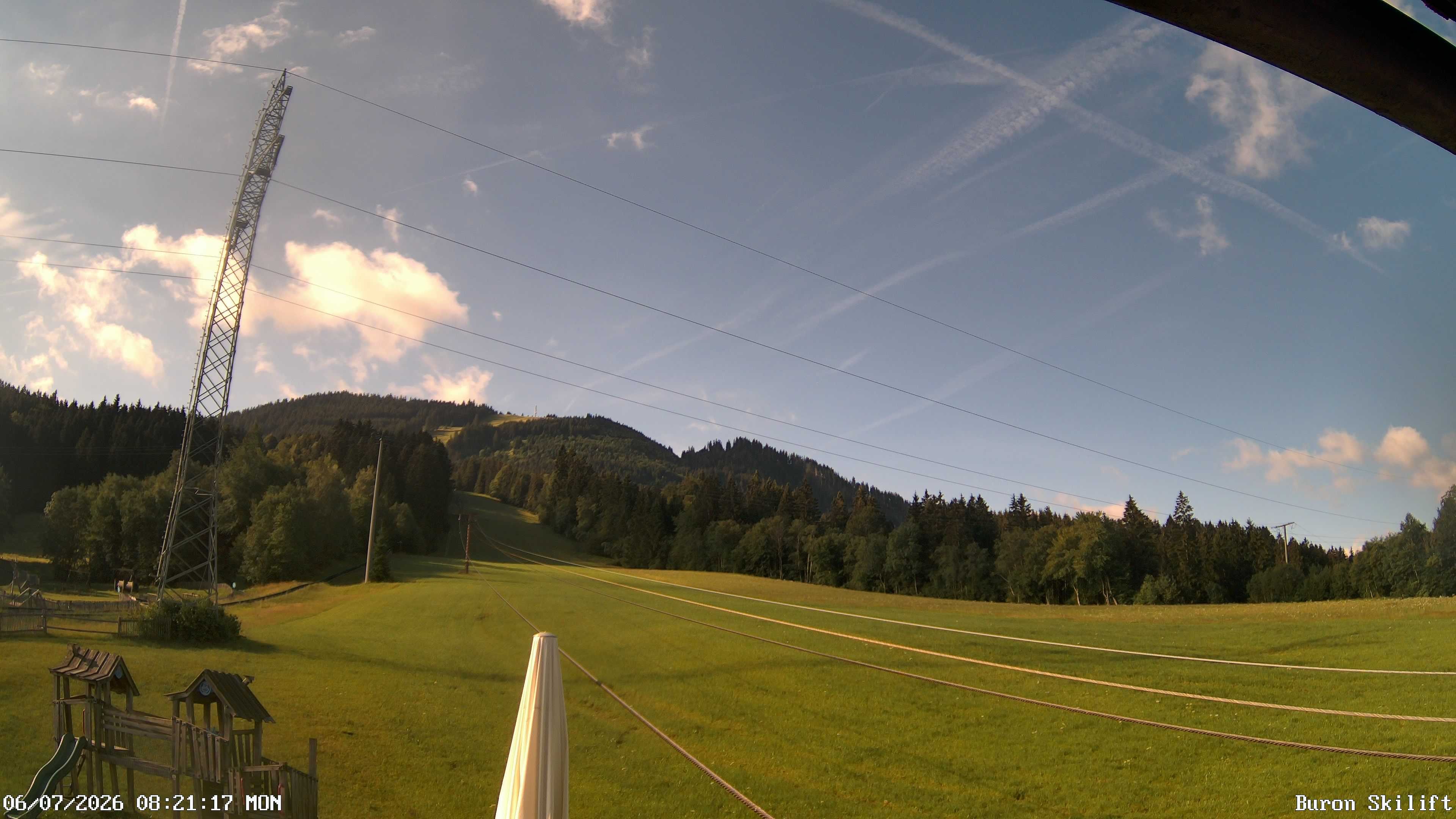 Archiv Foto Webcam Blick von der Talstation des Schlepplifts Buron auf den Lift und die Piste