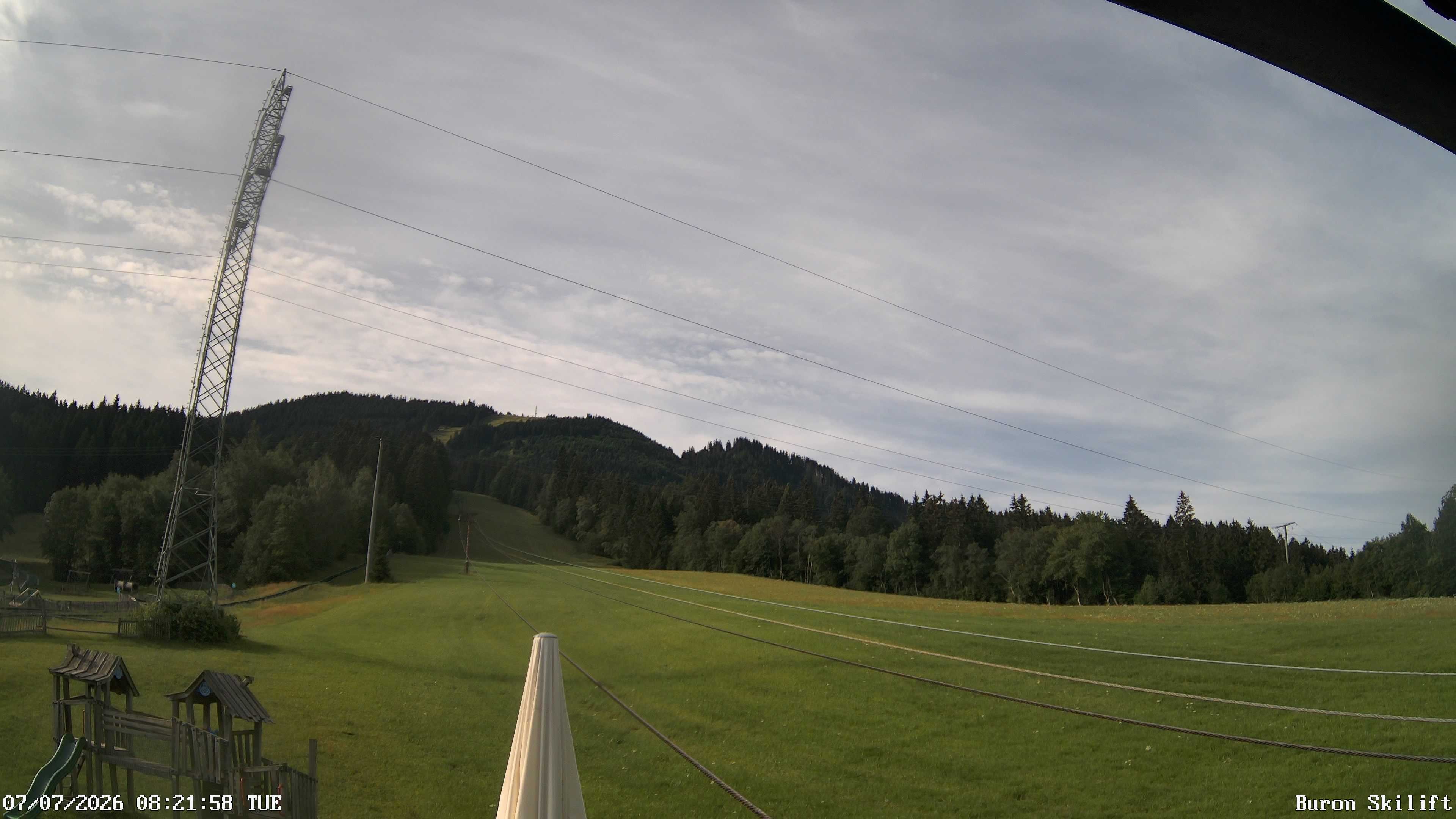 Archiv Foto Webcam Blick von der Talstation des Schlepplifts Buron auf den Lift und die Piste