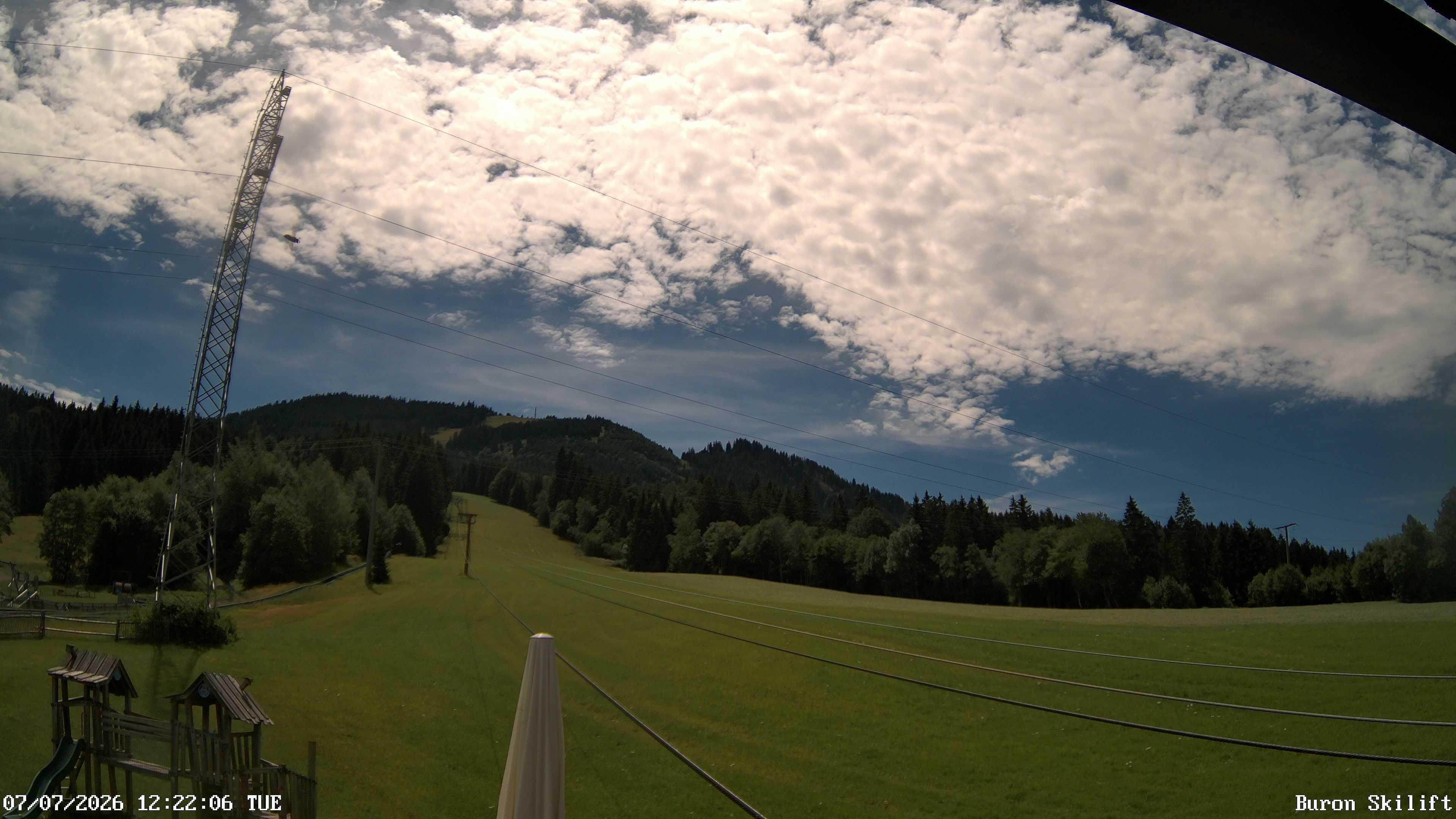 Archiv Foto Webcam Blick von der Talstation des Schlepplifts Buron auf den Lift und die Piste