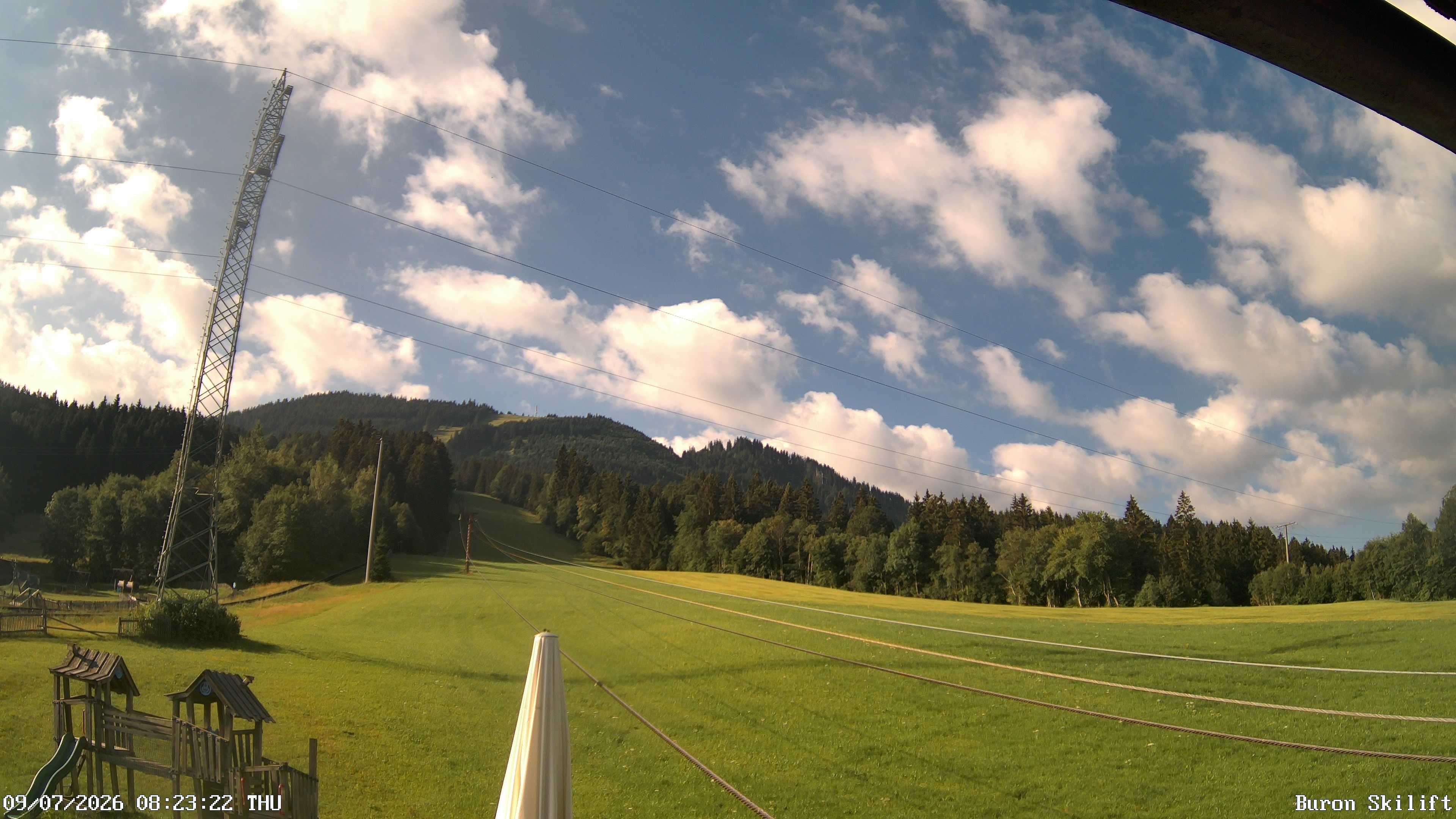 Archiv Foto Webcam Blick von der Talstation des Schlepplifts Buron auf den Lift und die Piste