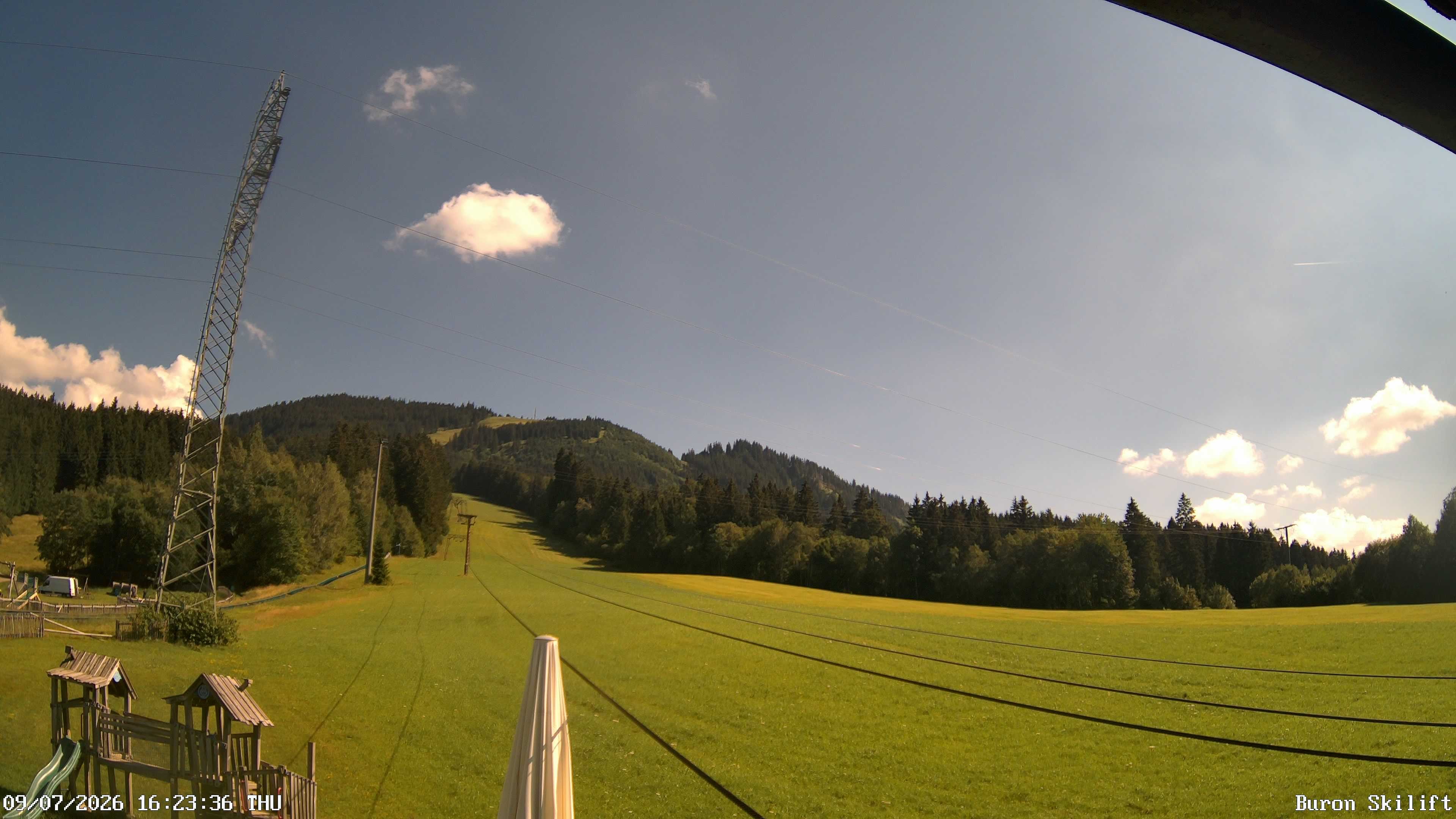 Archiv Foto Webcam Blick von der Talstation des Schlepplifts Buron auf den Lift und die Piste