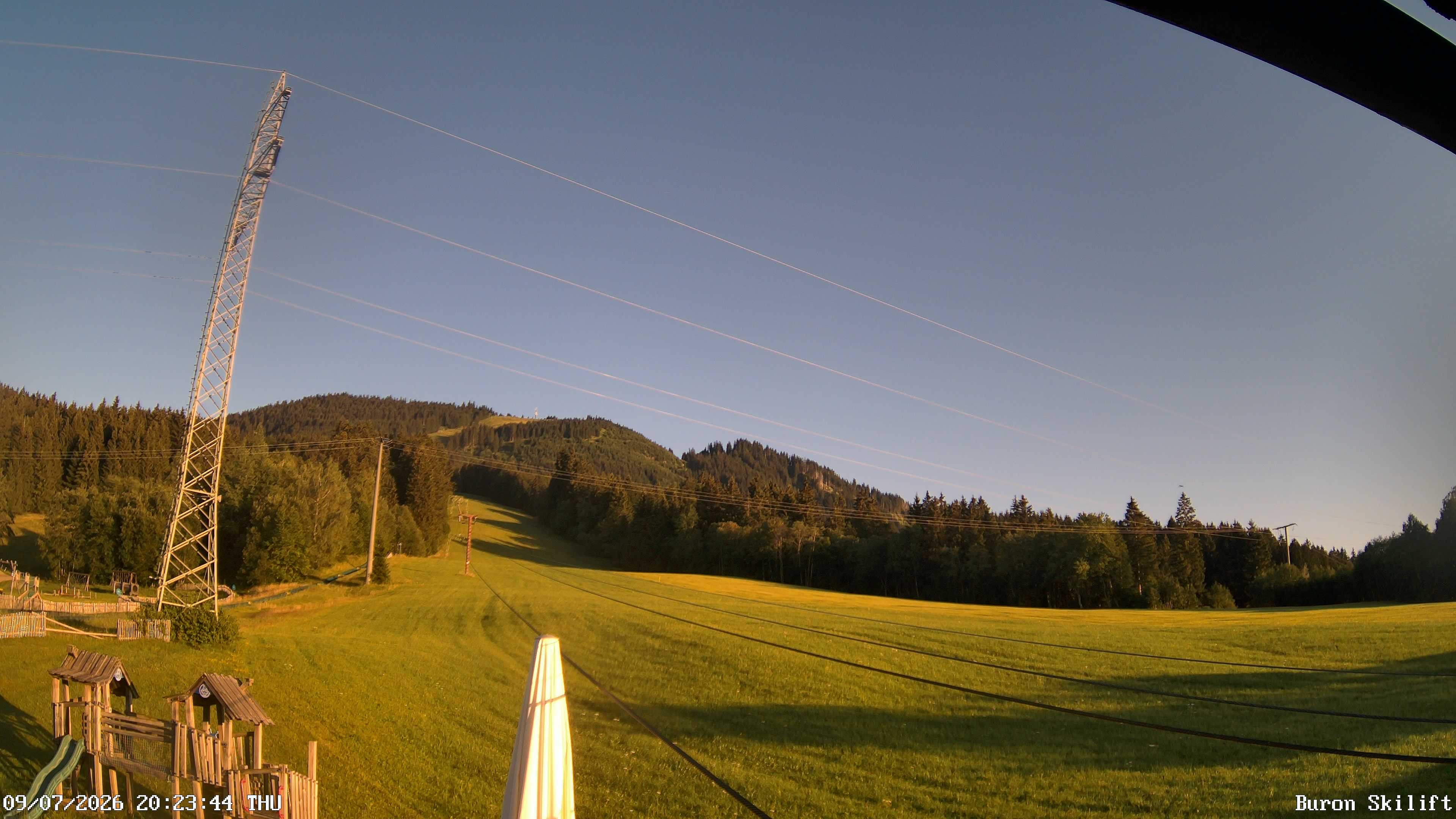 Archiv Foto Webcam Blick von der Talstation des Schlepplifts Buron auf den Lift und die Piste