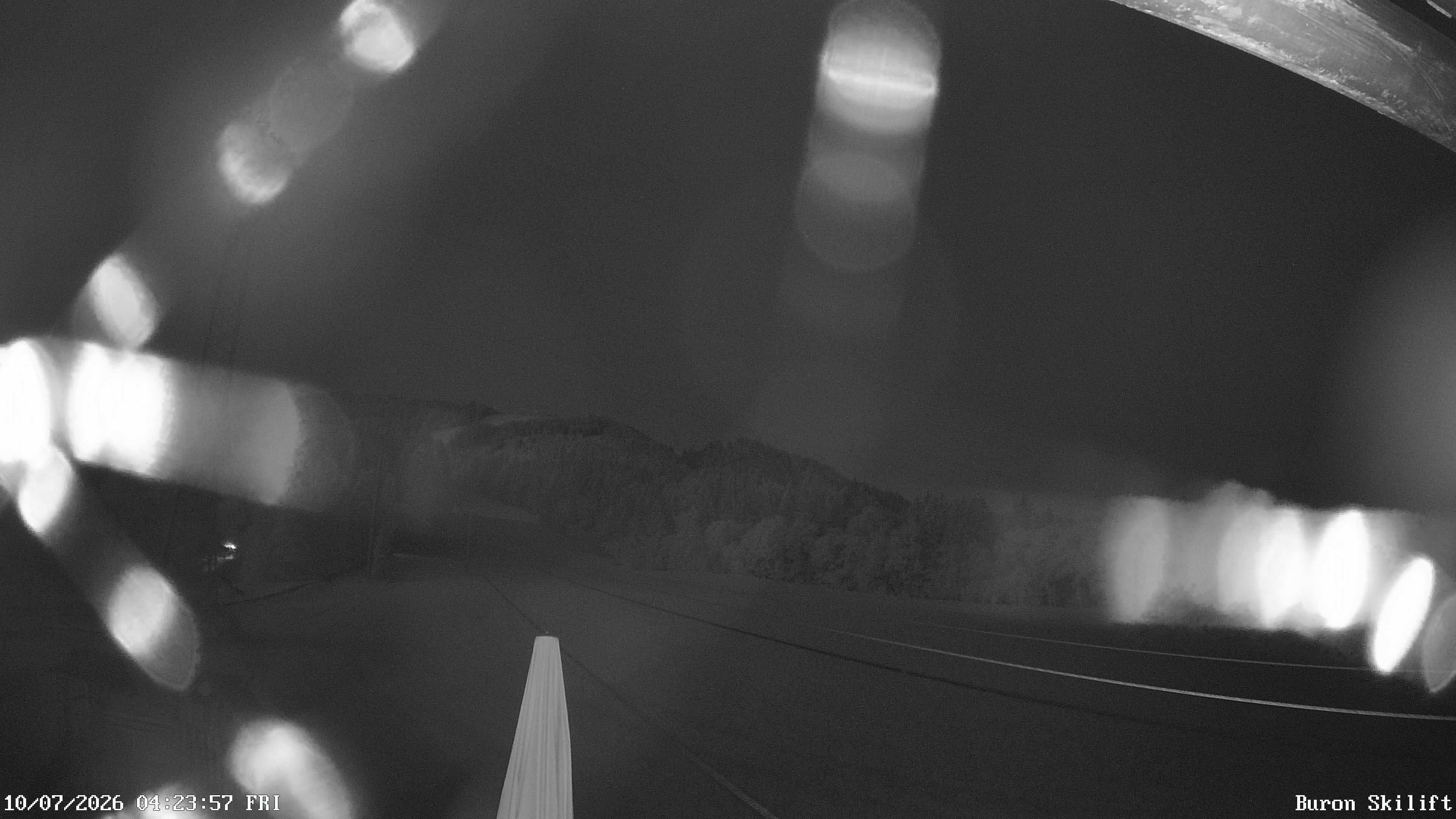 Archiv Foto Webcam Blick von der Talstation des Schlepplifts Buron auf den Lift und die Piste