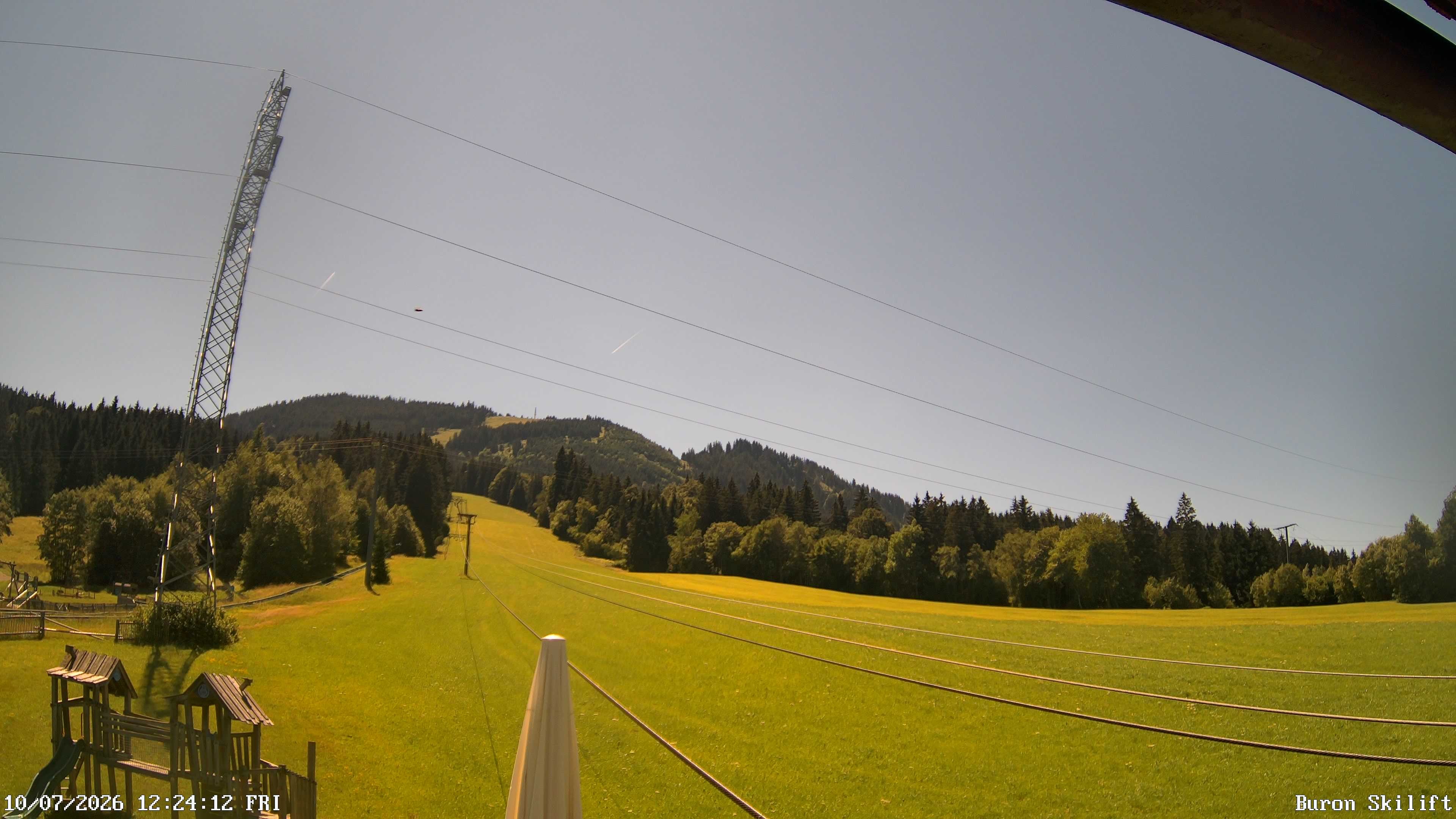Archiv Foto Webcam Blick von der Talstation des Schlepplifts Buron auf den Lift und die Piste
