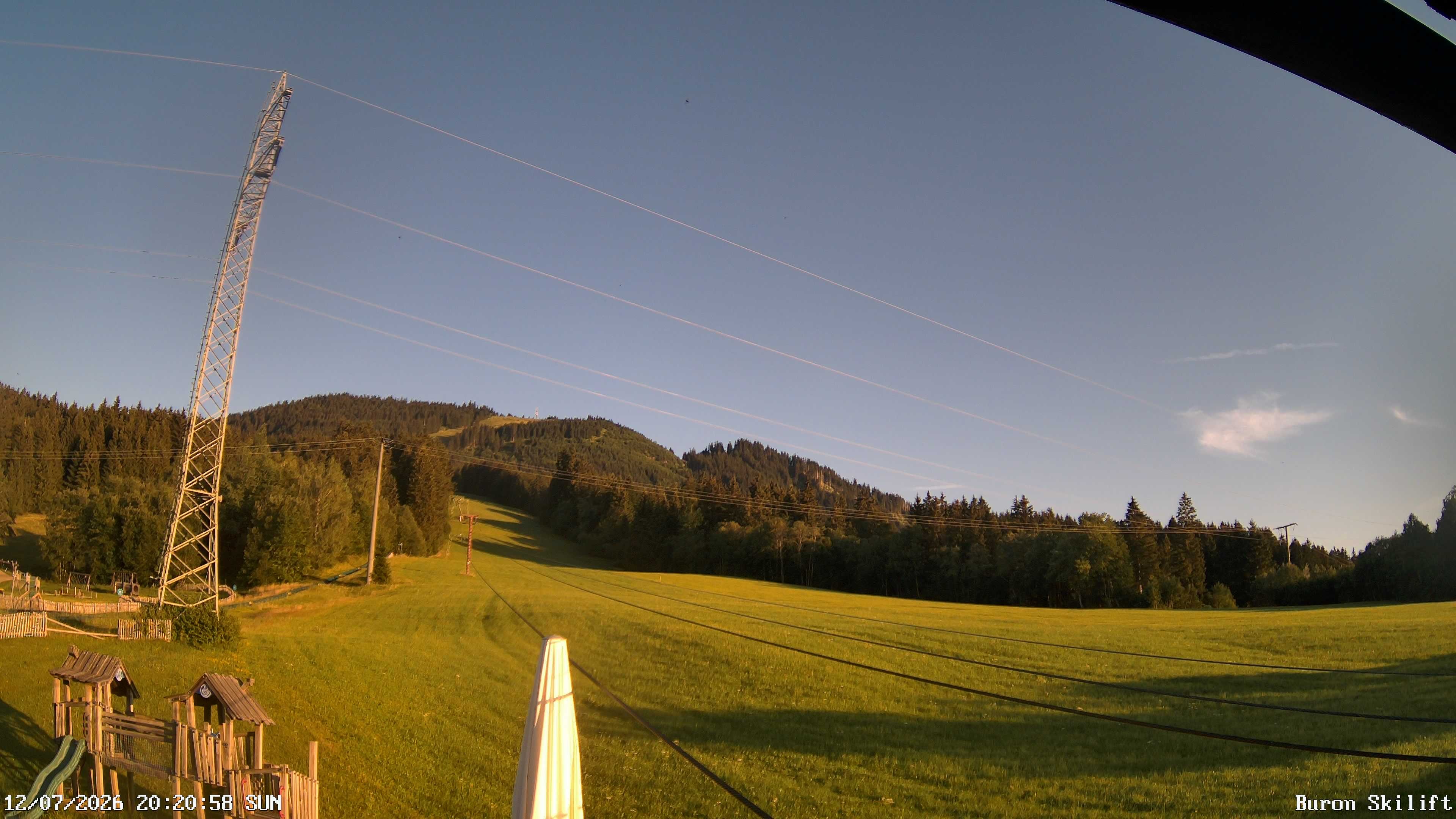 Archiv Foto Webcam Blick von der Talstation des Schlepplifts Buron auf den Lift und die Piste