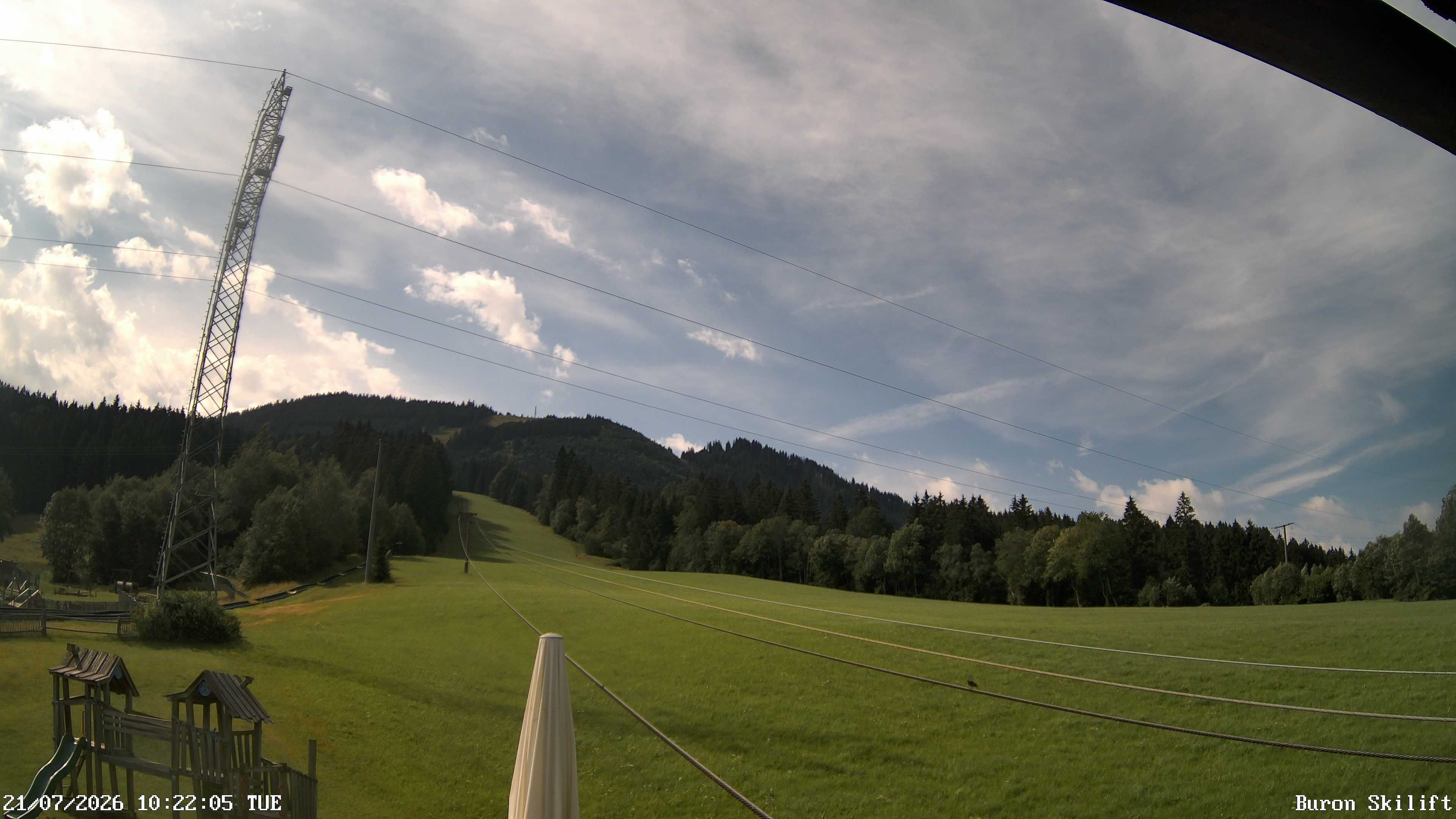 Archiv Foto Webcam Blick von der Talstation des Schlepplifts Buron auf den Lift und die Piste