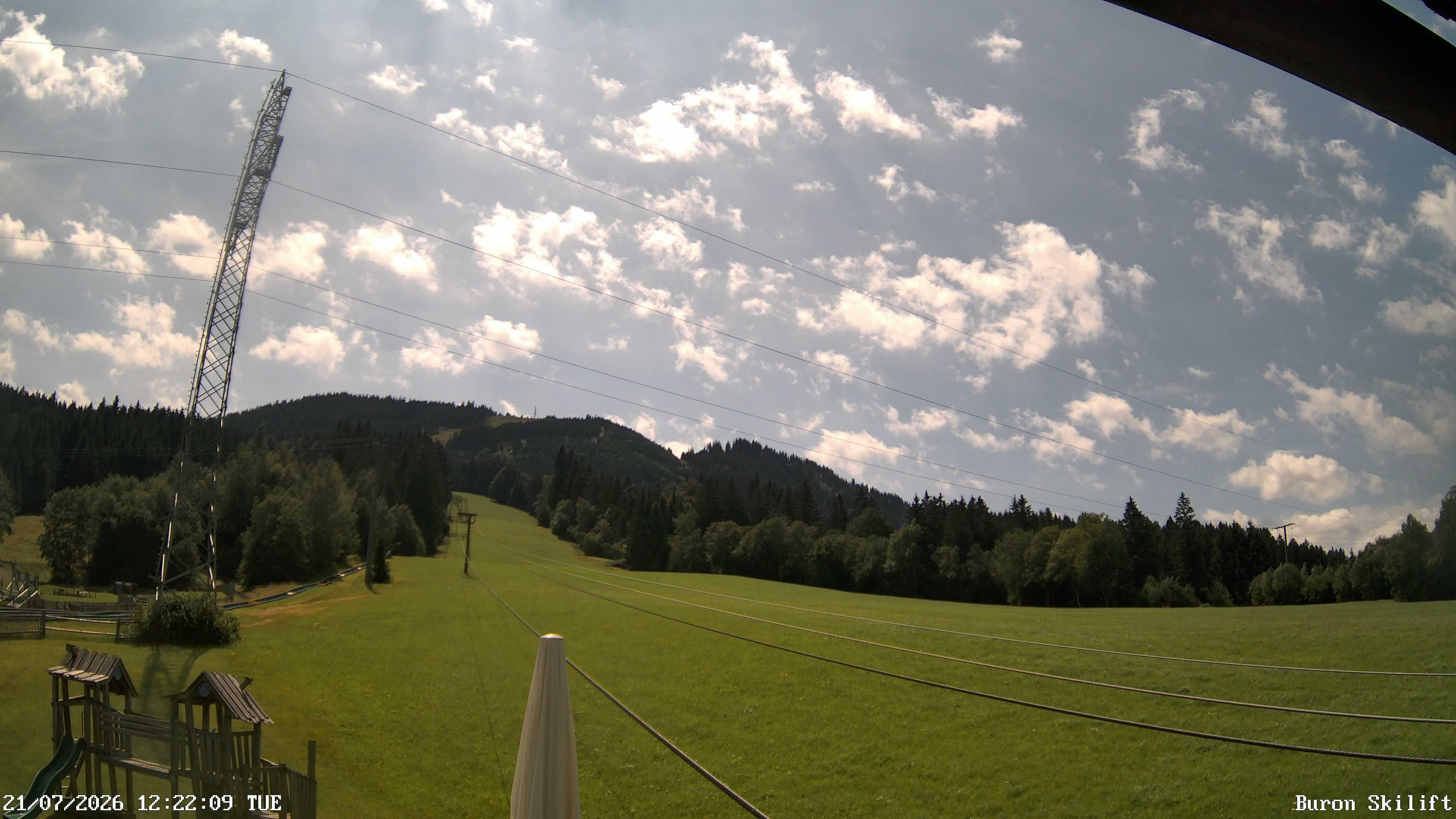Archiv Foto Webcam Blick von der Talstation des Schlepplifts Buron auf den Lift und die Piste