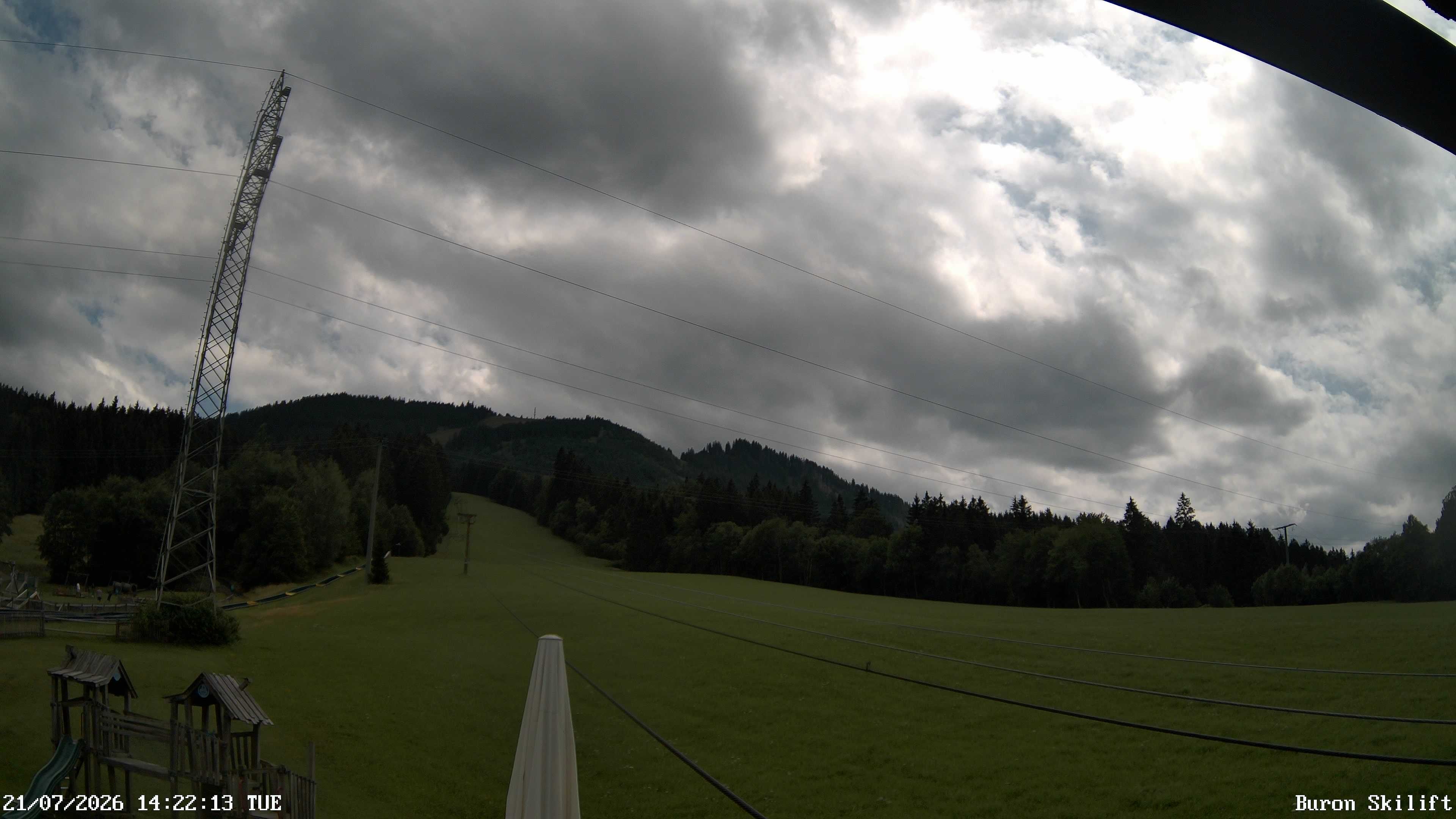 Archiv Foto Webcam Blick von der Talstation des Schlepplifts Buron auf den Lift und die Piste