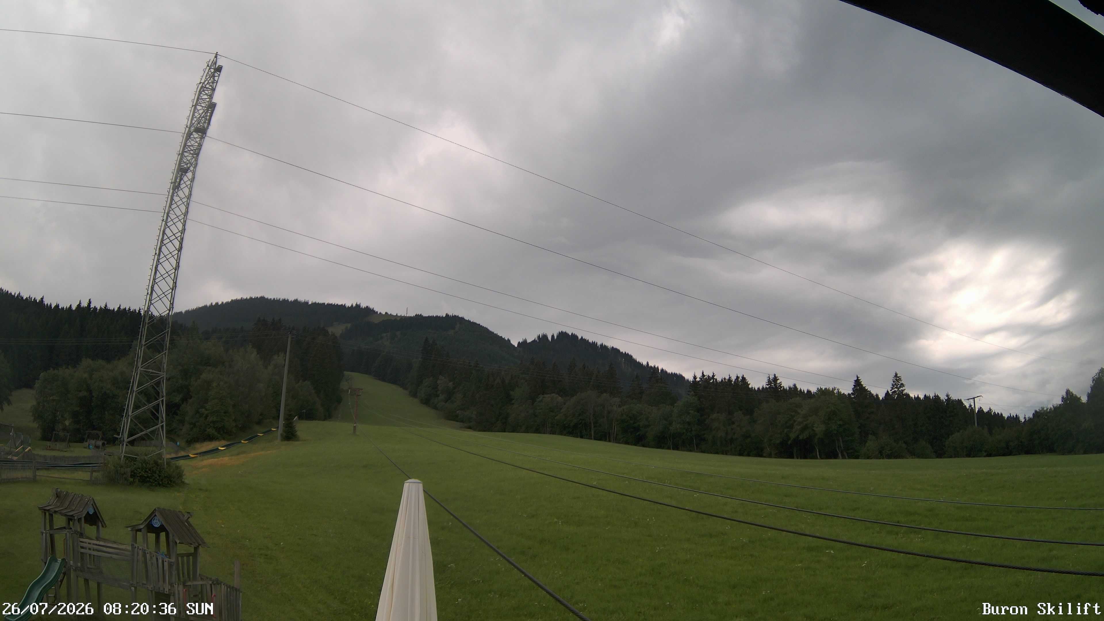 Archiv Foto Webcam Blick von der Talstation des Schlepplifts Buron auf den Lift und die Piste