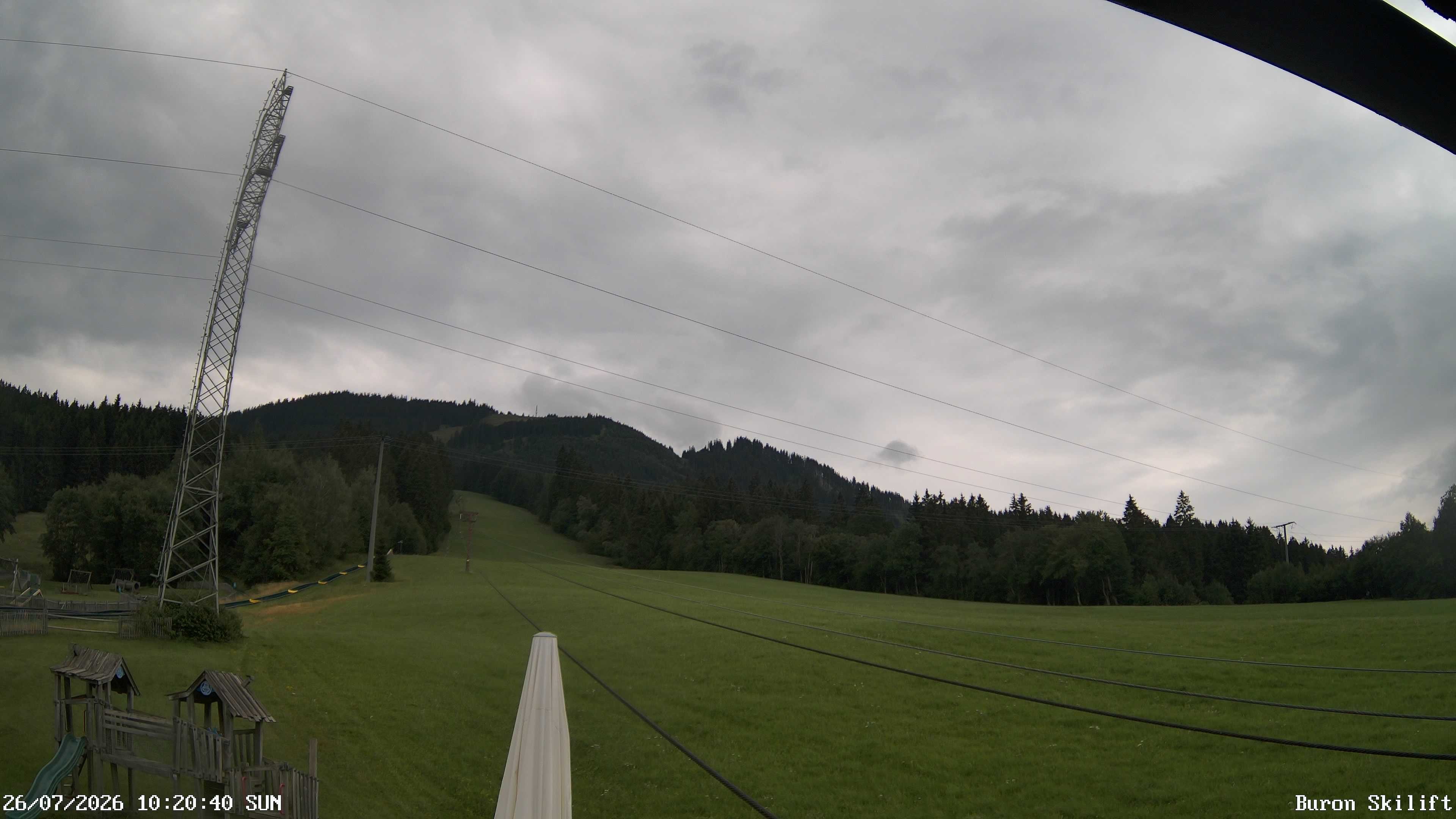 Archiv Foto Webcam Blick von der Talstation des Schlepplifts Buron auf den Lift und die Piste