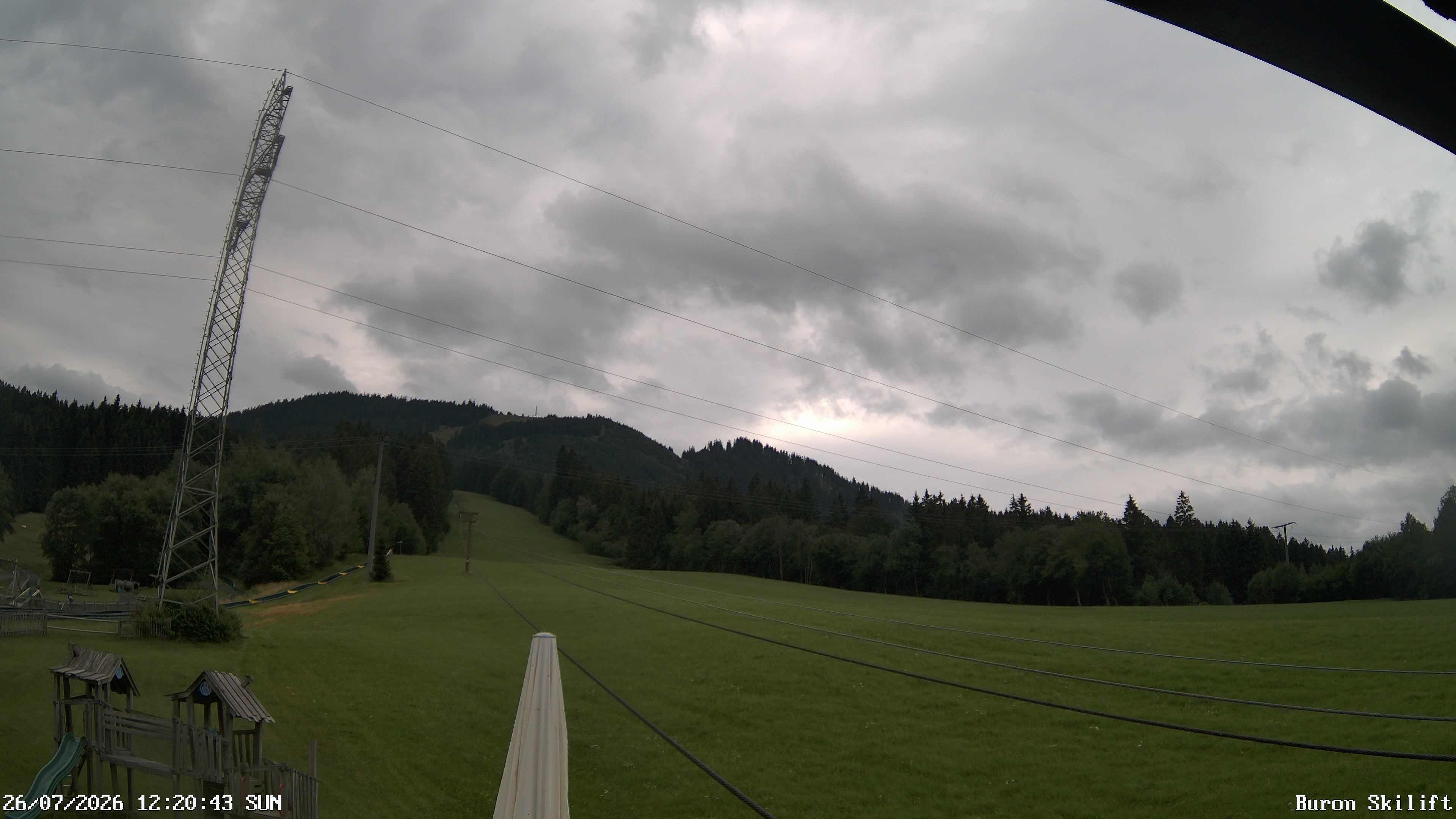 Archiv Foto Webcam Blick von der Talstation des Schlepplifts Buron auf den Lift und die Piste