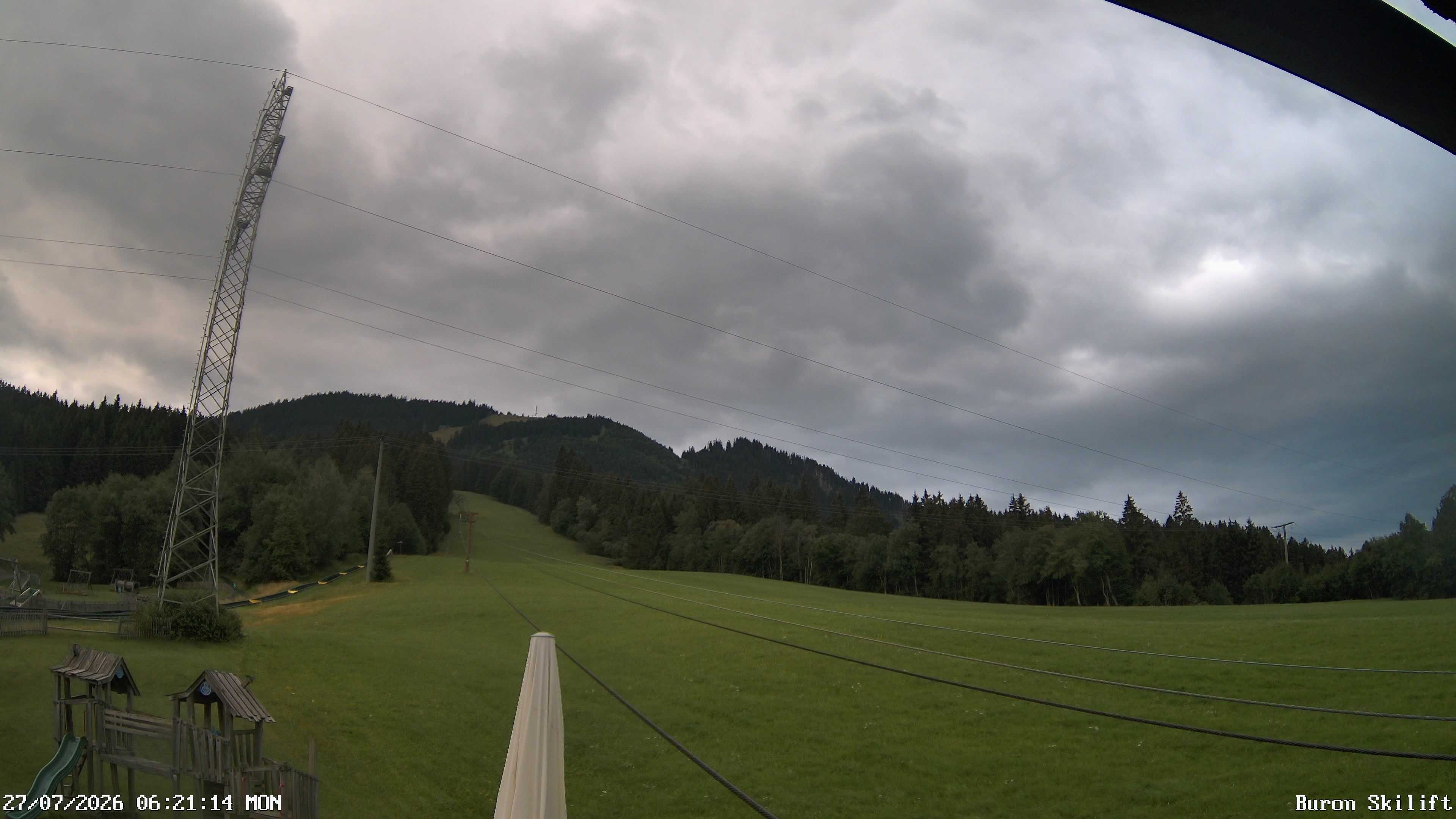 Archiv Foto Webcam Blick von der Talstation des Schlepplifts Buron auf den Lift und die Piste