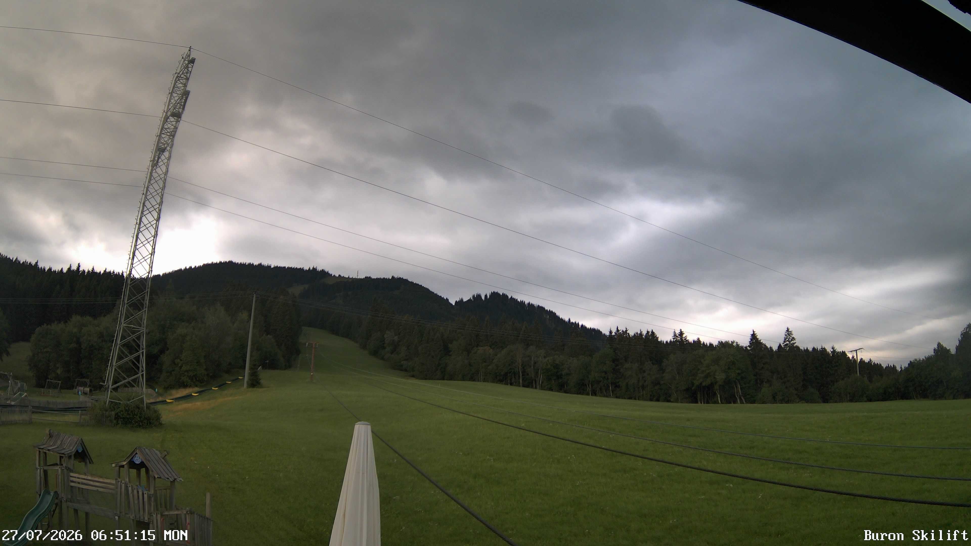Archiv Foto Webcam Blick von der Talstation des Schlepplifts Buron auf den Lift und die Piste