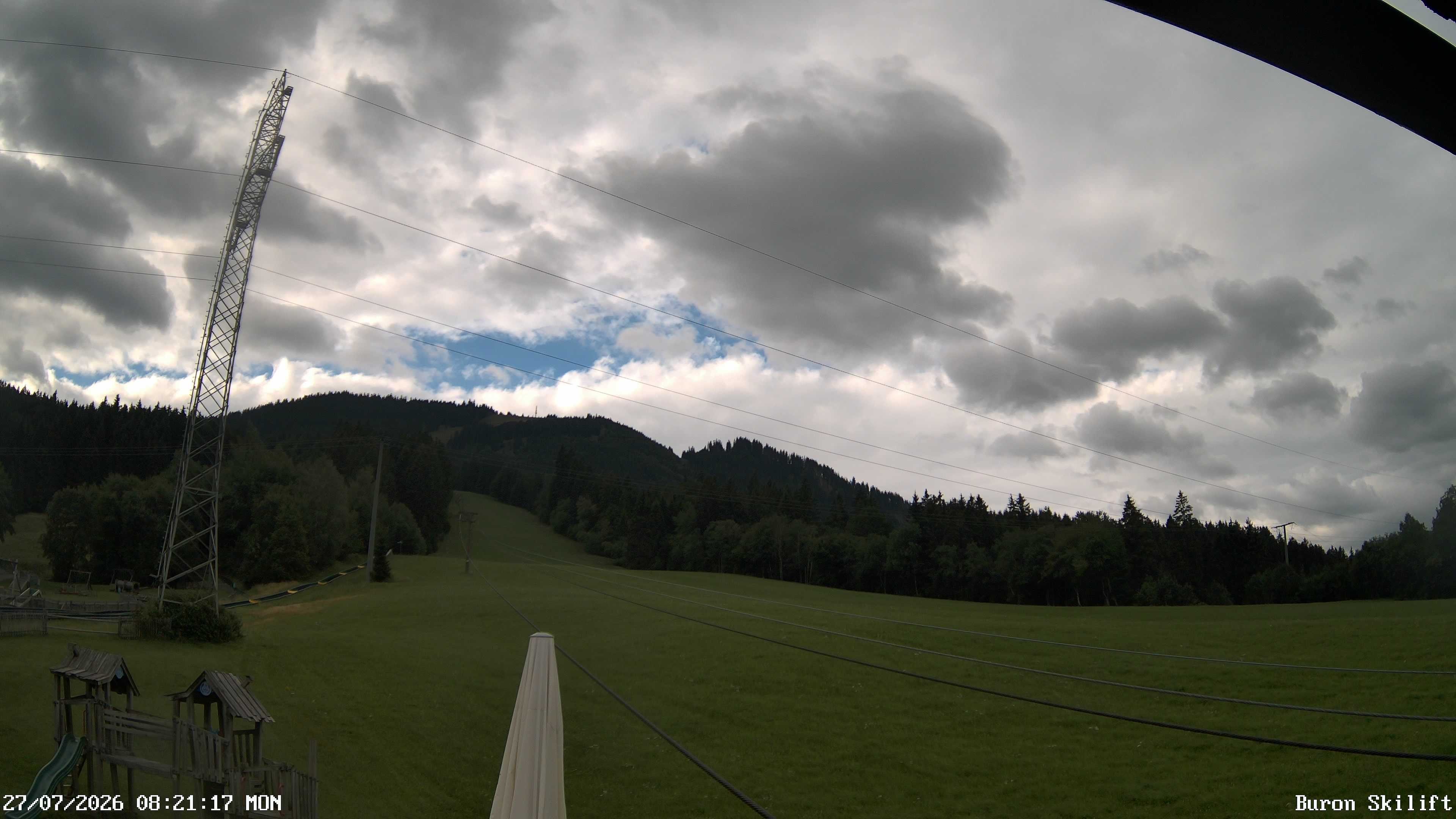 Archiv Foto Webcam Blick von der Talstation des Schlepplifts Buron auf den Lift und die Piste