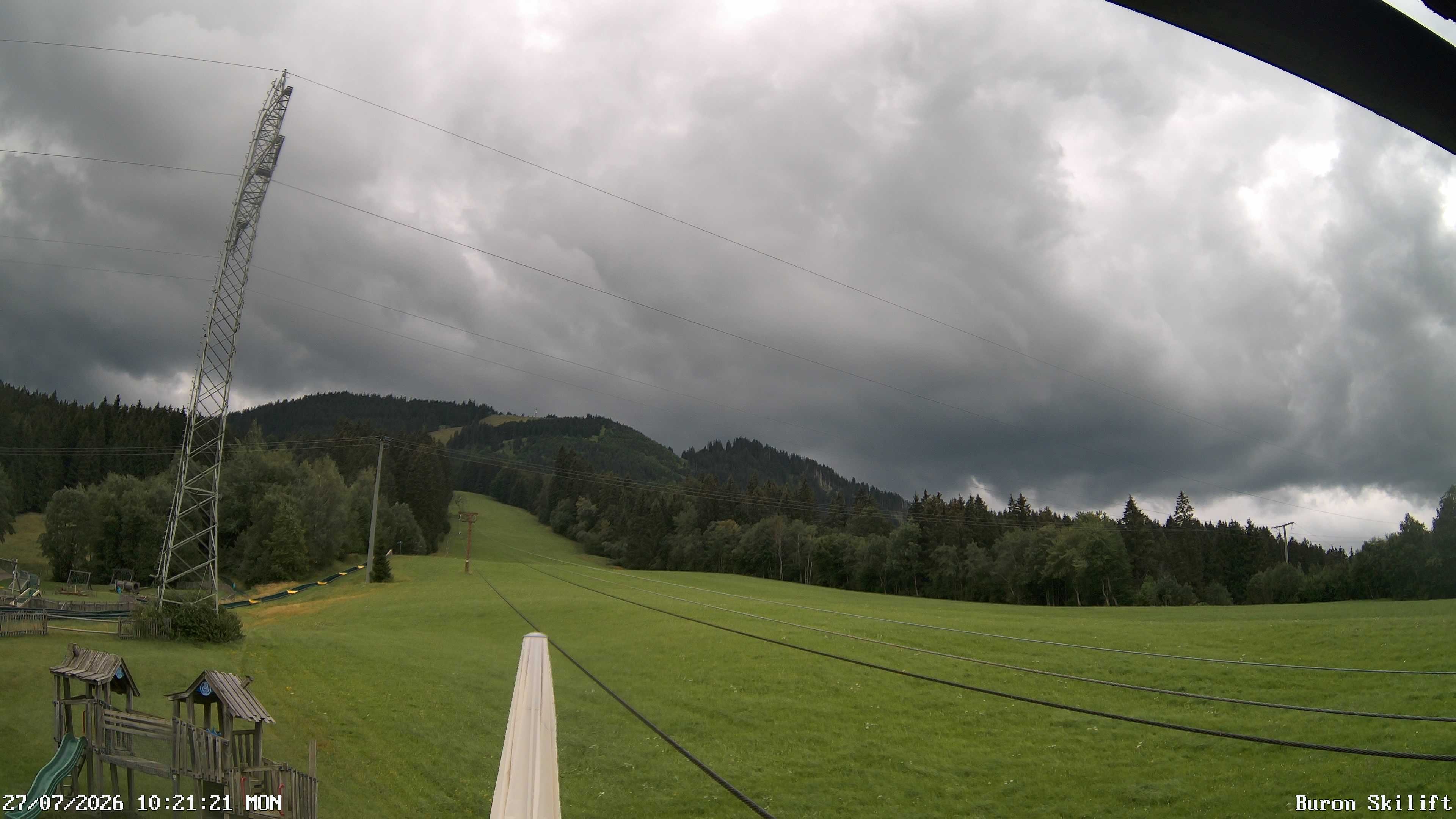 Archiv Foto Webcam Blick von der Talstation des Schlepplifts Buron auf den Lift und die Piste