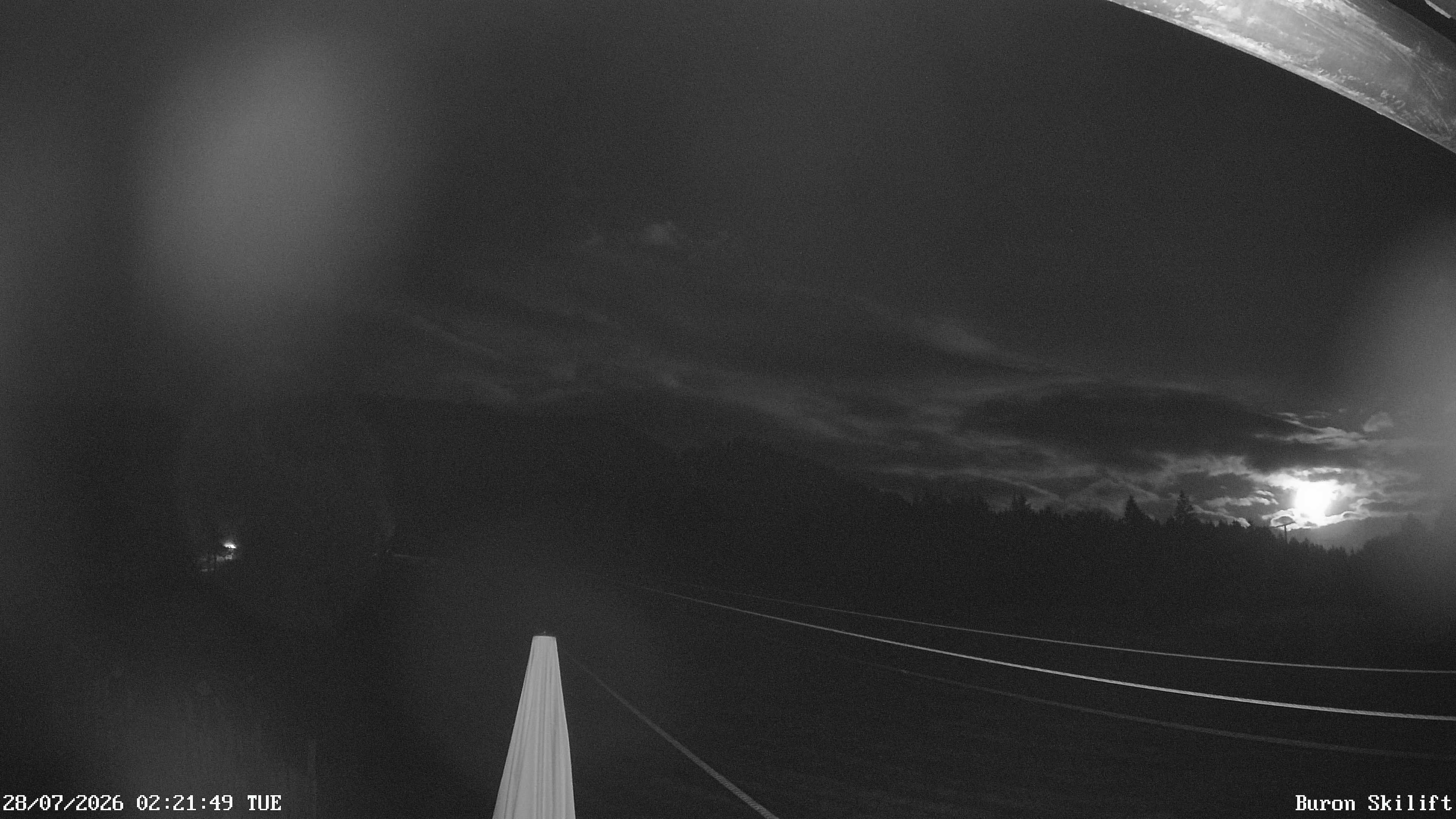 Archiv Foto Webcam Blick von der Talstation des Schlepplifts Buron auf den Lift und die Piste