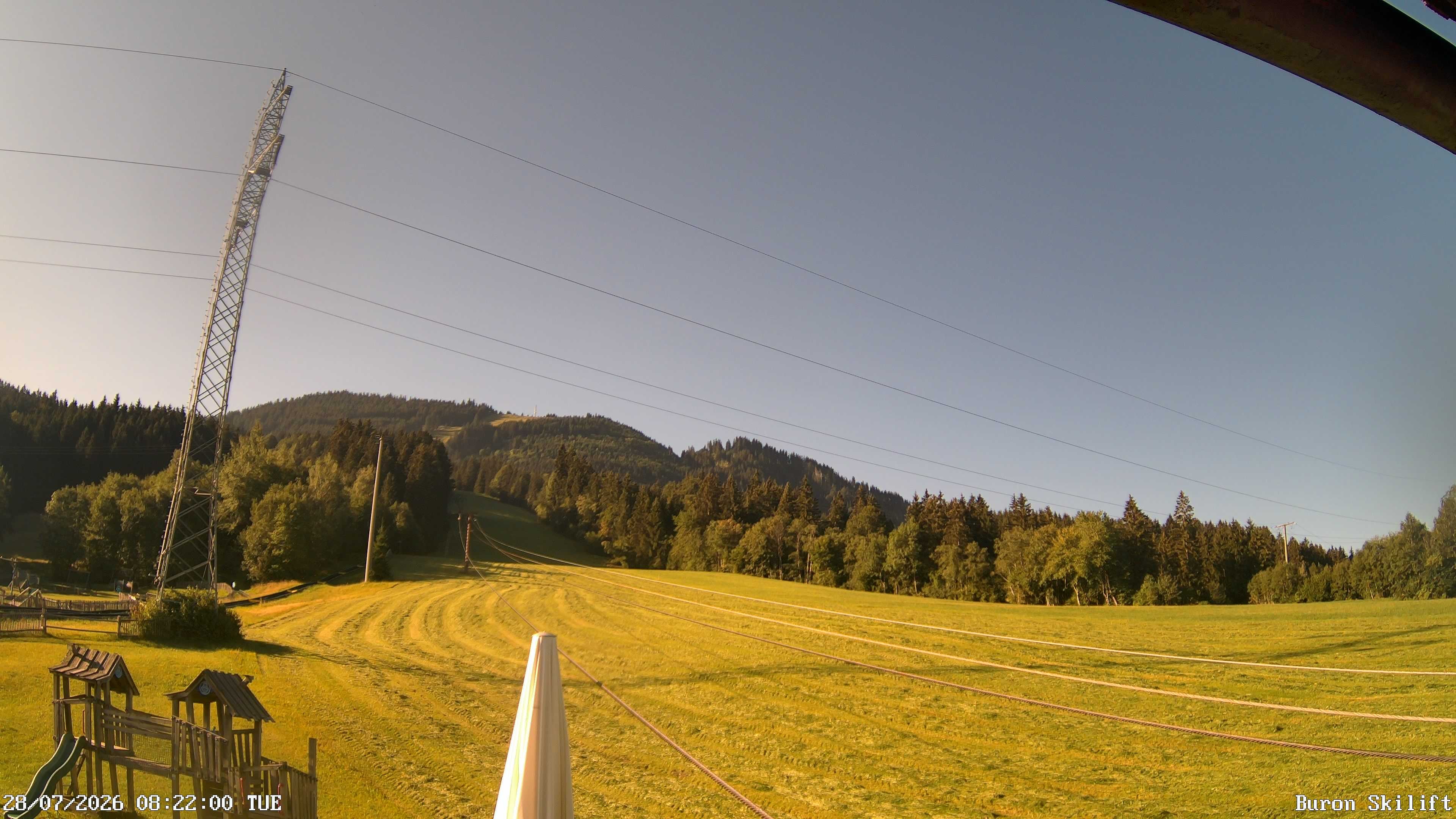 Archiv Foto Webcam Blick von der Talstation des Schlepplifts Buron auf den Lift und die Piste