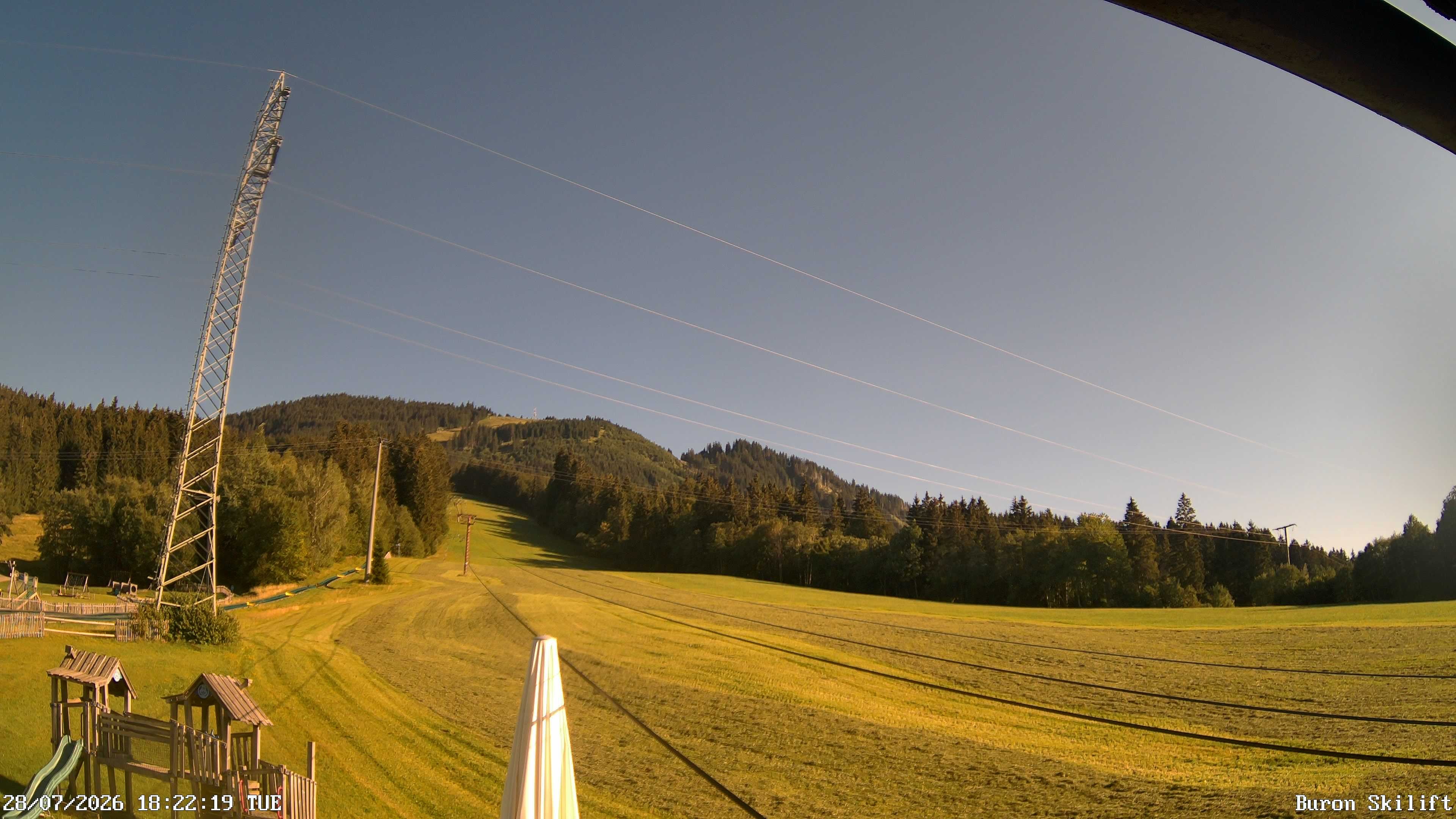 Archiv Foto Webcam Blick von der Talstation des Schlepplifts Buron auf den Lift und die Piste