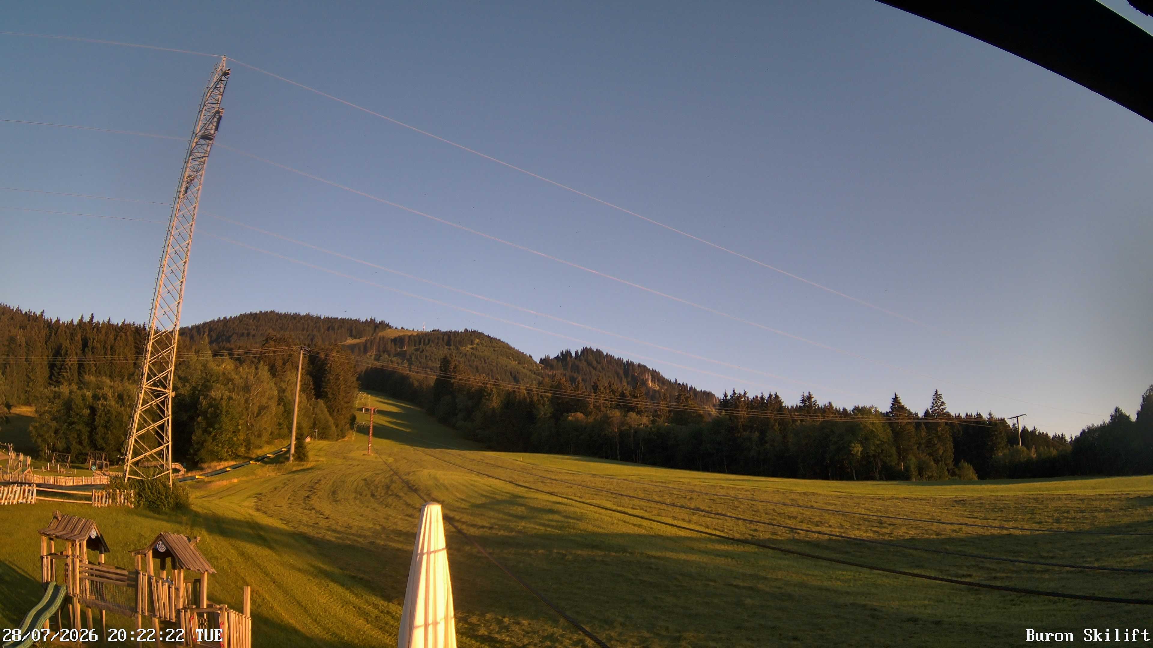 Archiv Foto Webcam Blick von der Talstation des Schlepplifts Buron auf den Lift und die Piste