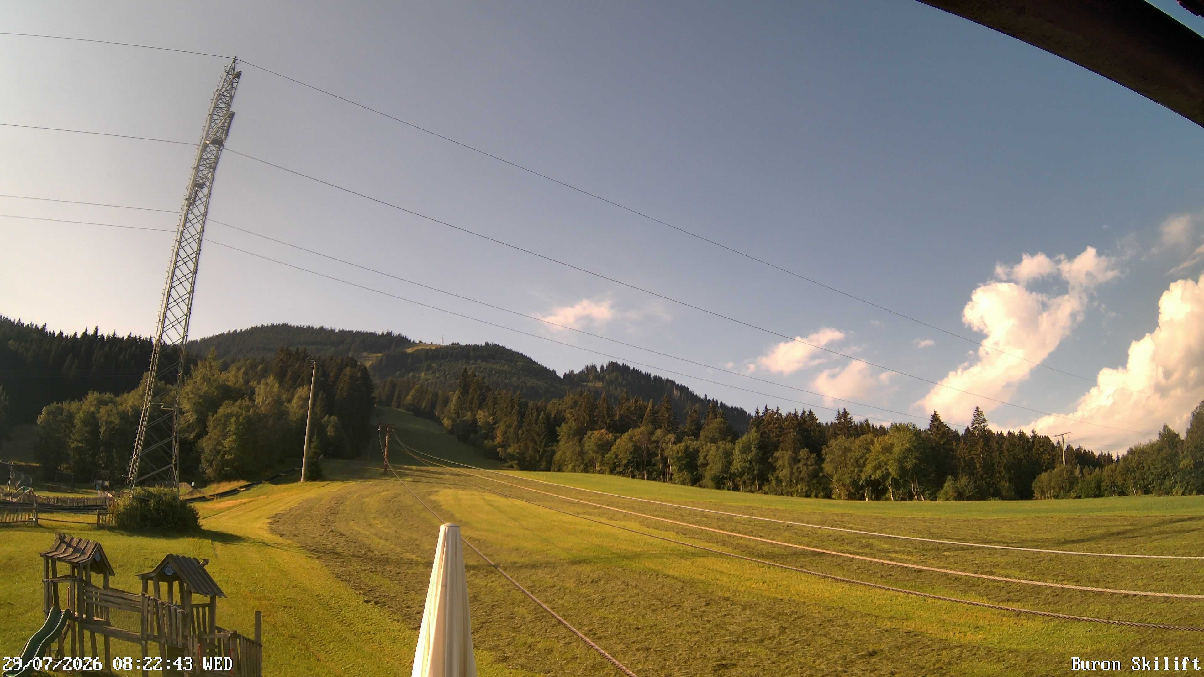 Archiv Foto Webcam Blick von der Talstation des Schlepplifts Buron auf den Lift und die Piste