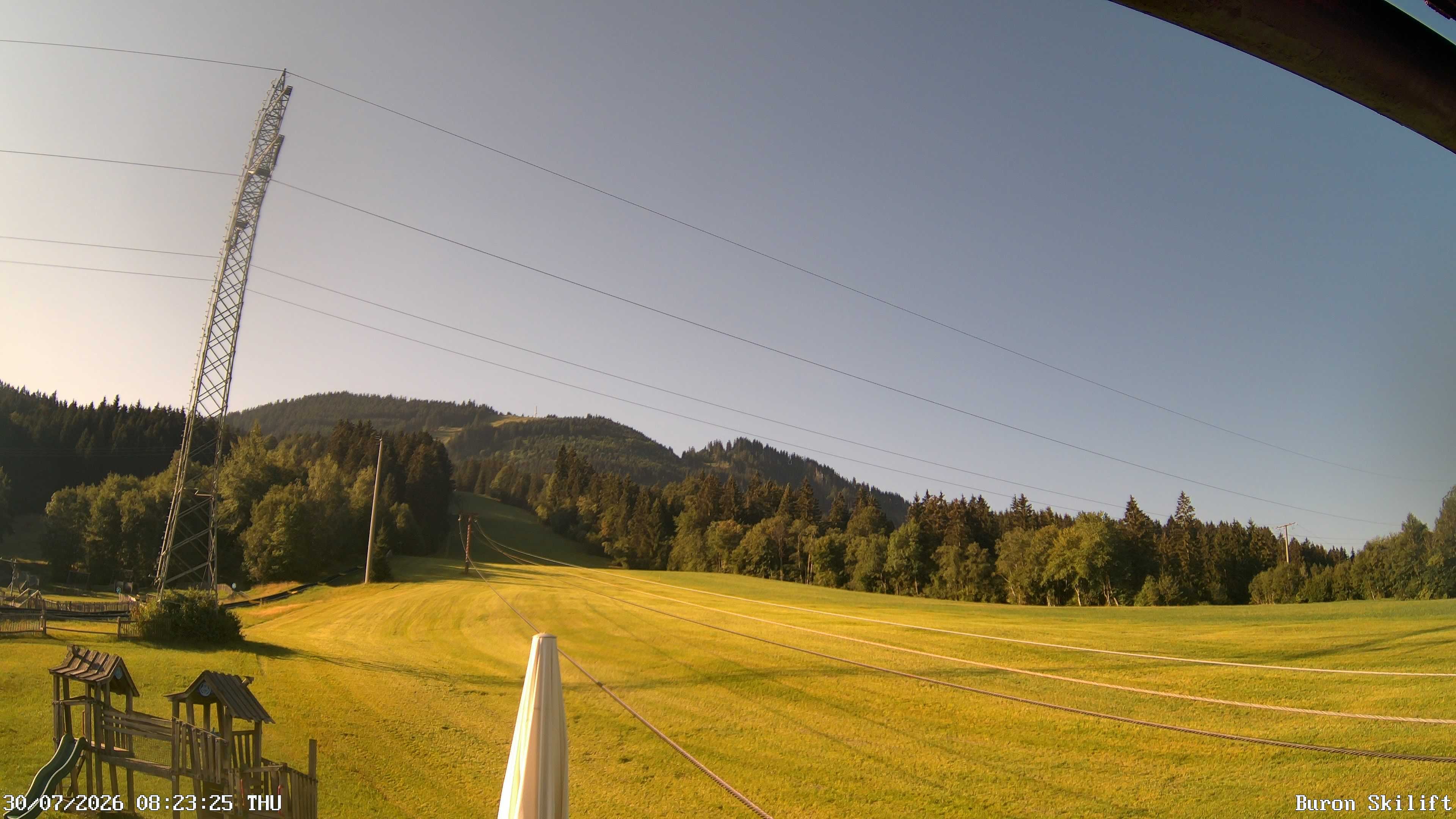 Archiv Foto Webcam Blick von der Talstation des Schlepplifts Buron auf den Lift und die Piste