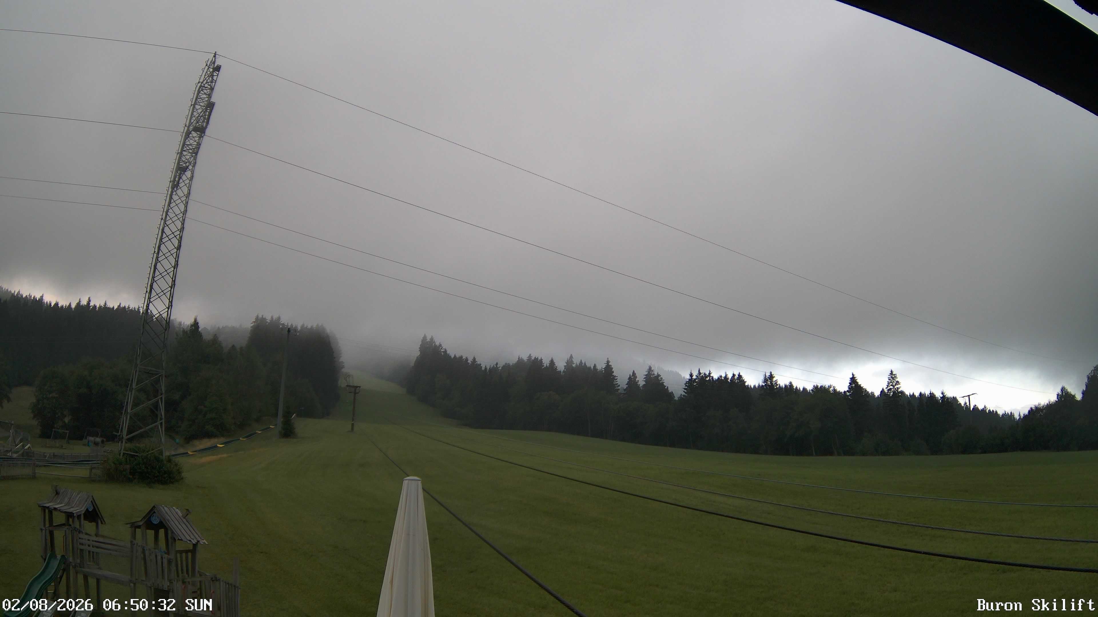 Archiv Foto Webcam Blick von der Talstation des Schlepplifts Buron auf den Lift und die Piste