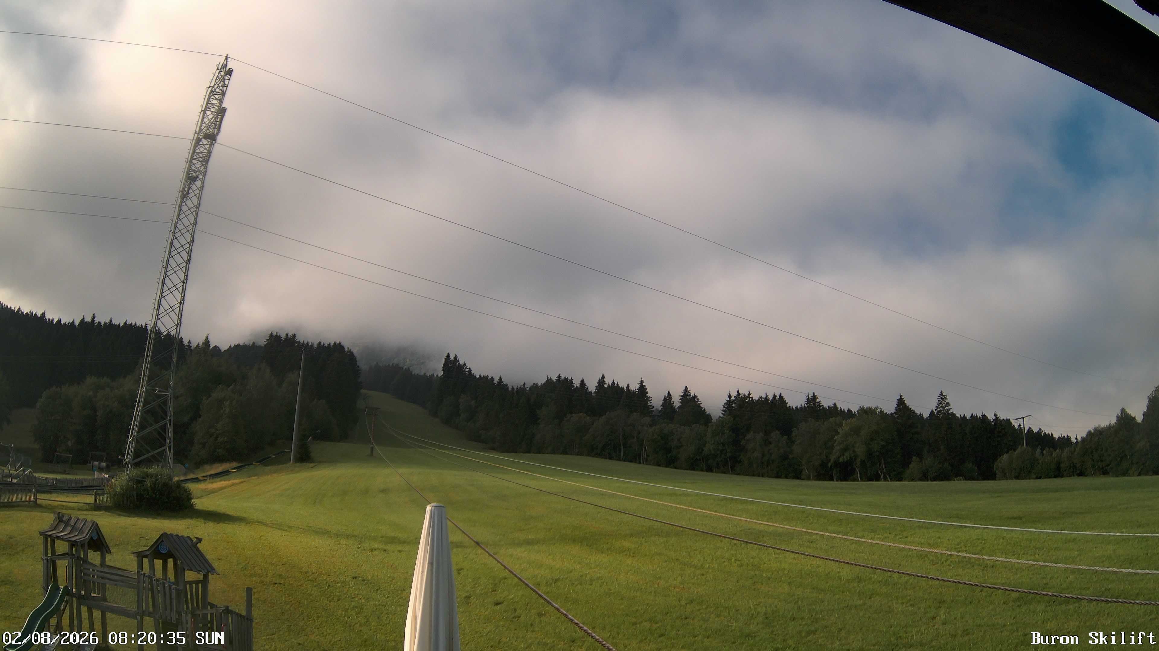 Archiv Foto Webcam Blick von der Talstation des Schlepplifts Buron auf den Lift und die Piste
