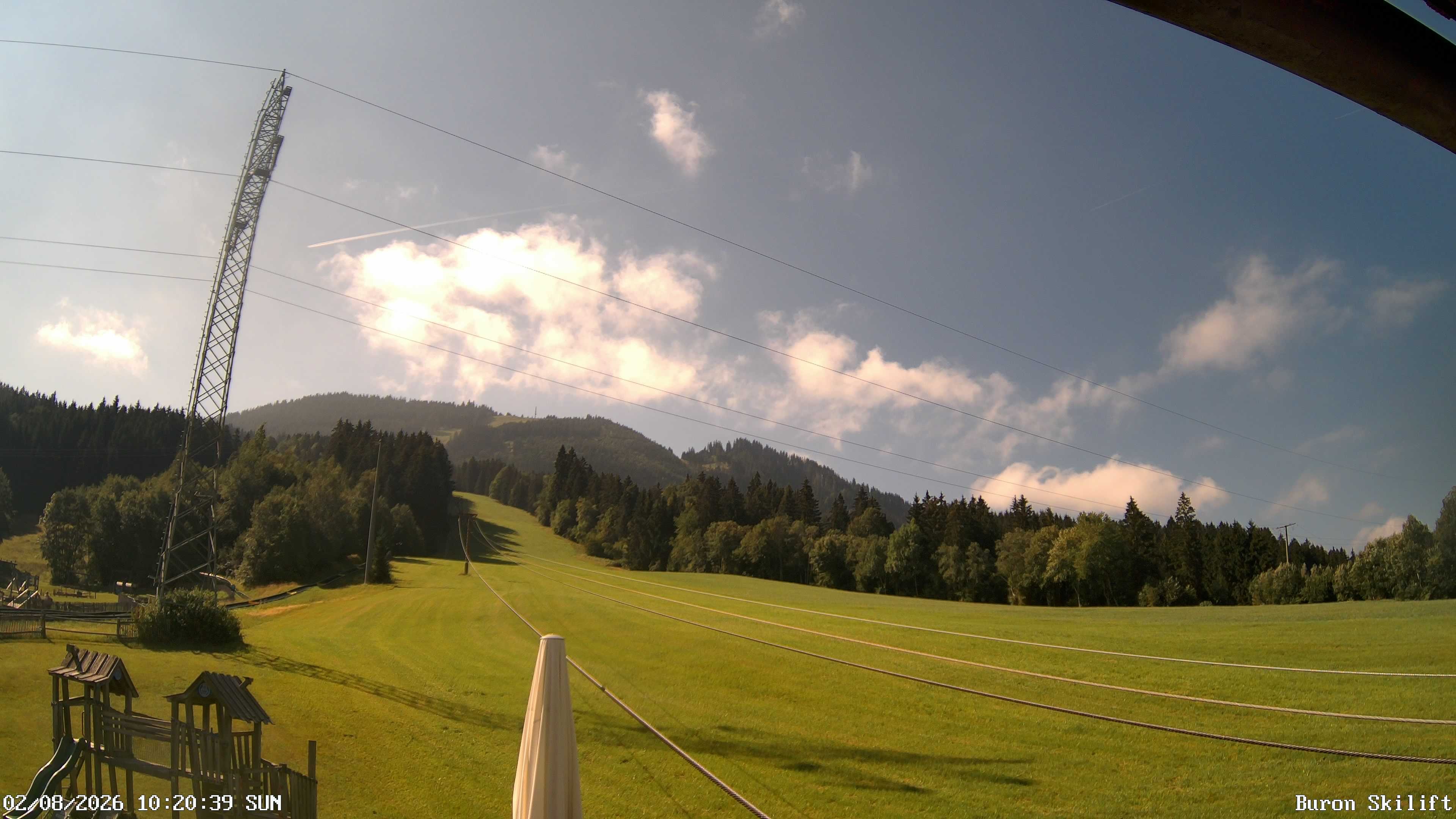 Archiv Foto Webcam Blick von der Talstation des Schlepplifts Buron auf den Lift und die Piste