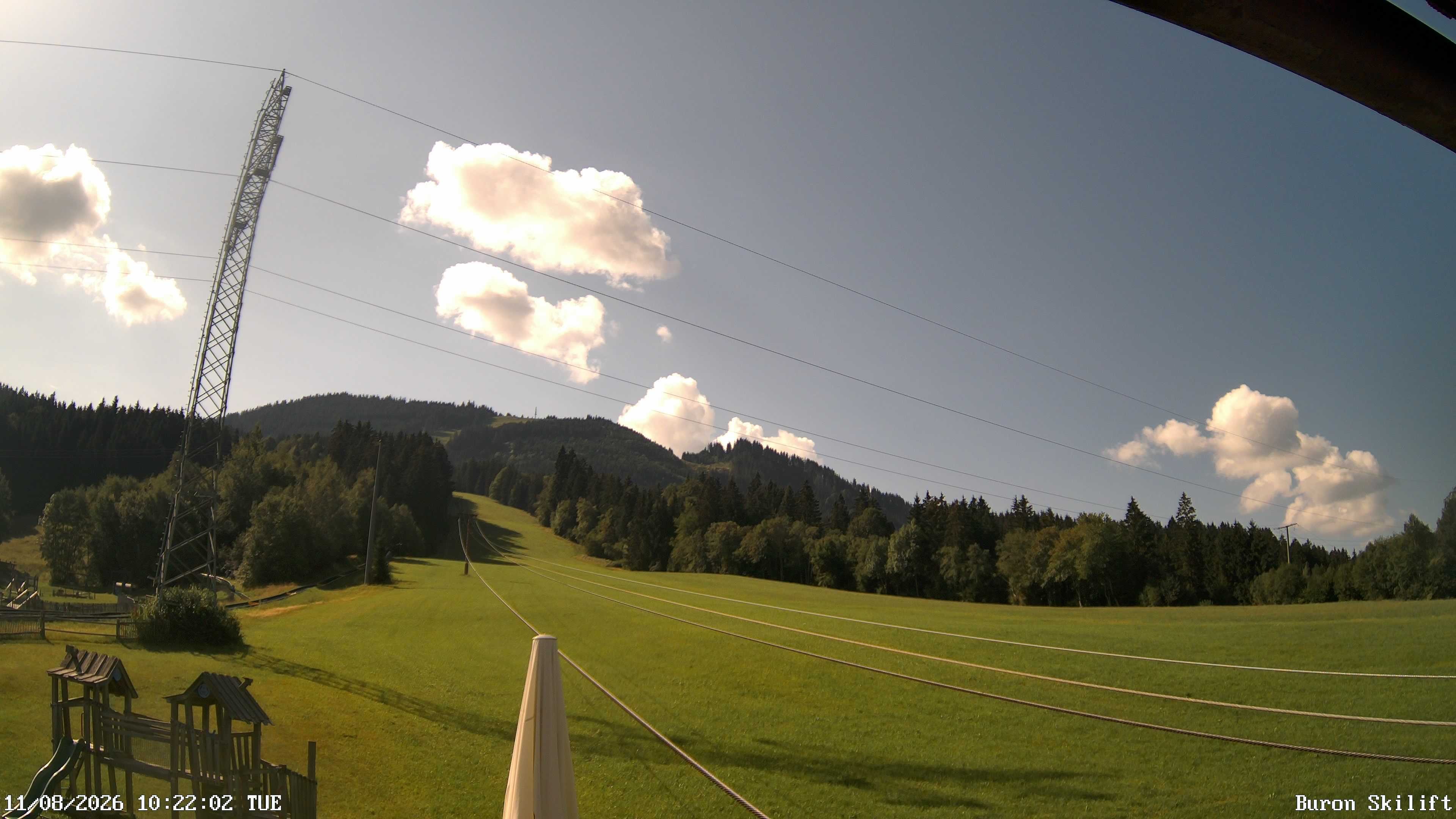 Archiv Foto Webcam Blick von der Talstation des Schlepplifts Buron auf den Lift und die Piste