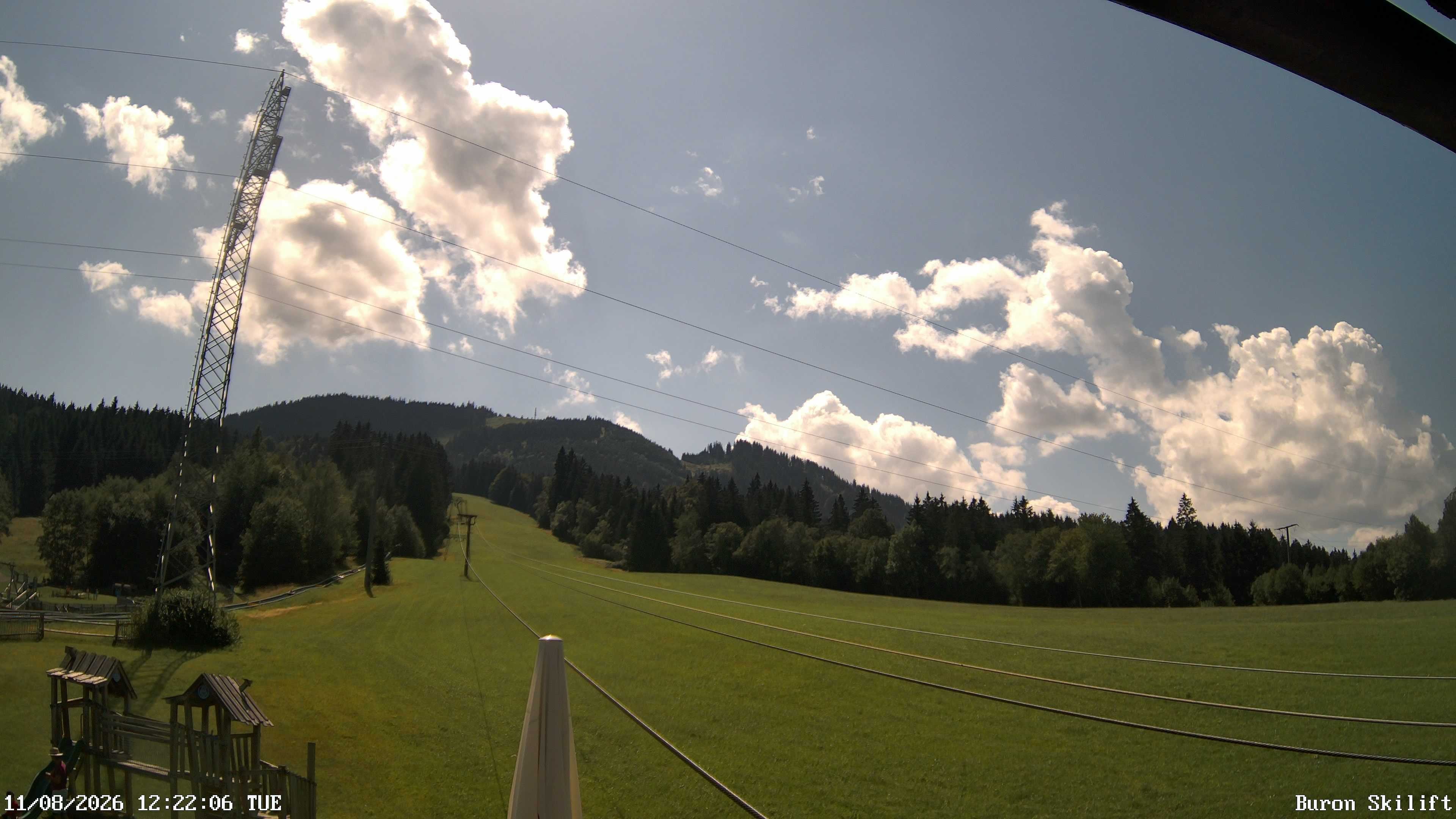 Archiv Foto Webcam Blick von der Talstation des Schlepplifts Buron auf den Lift und die Piste