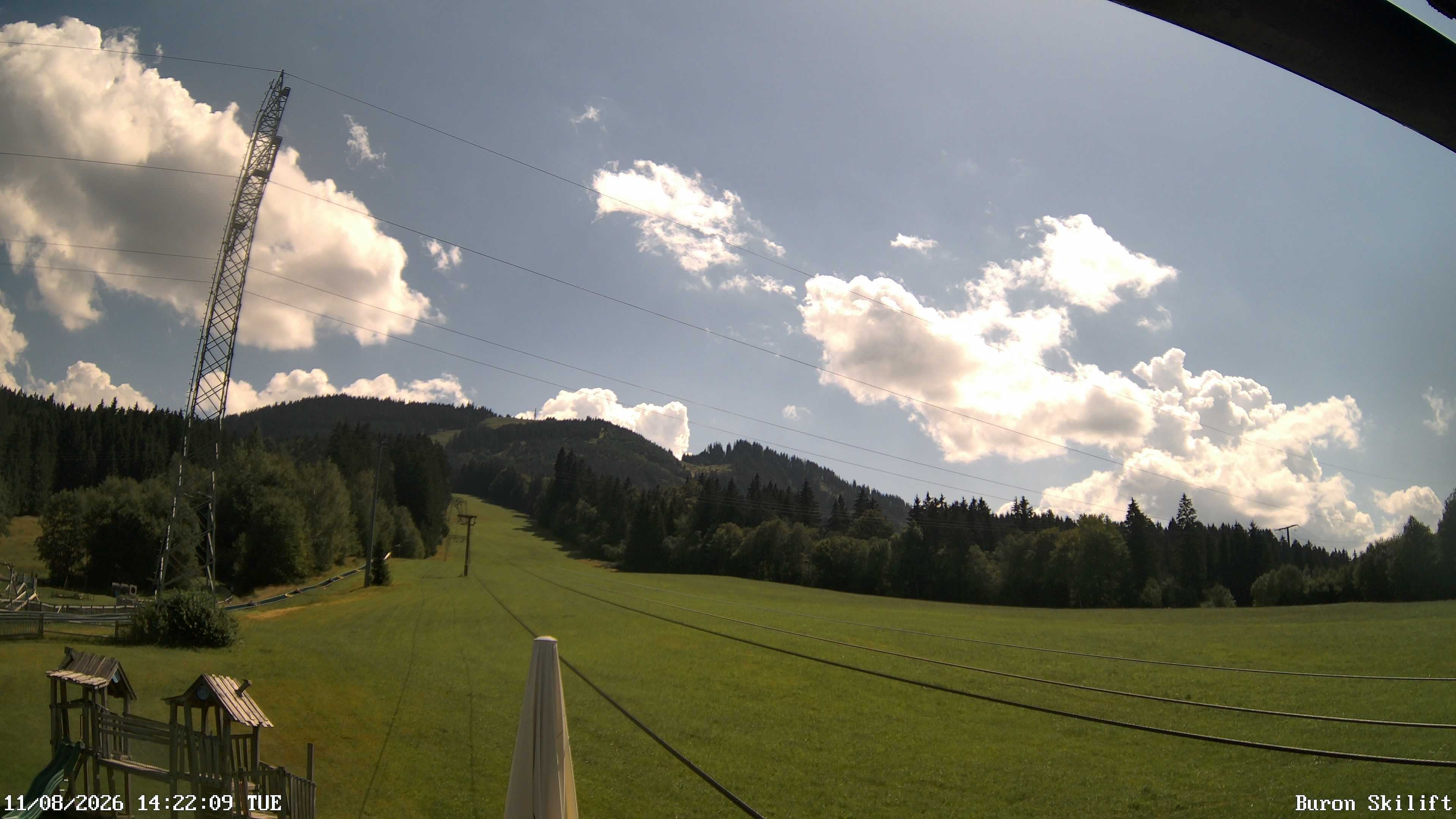 Archiv Foto Webcam Blick von der Talstation des Schlepplifts Buron auf den Lift und die Piste