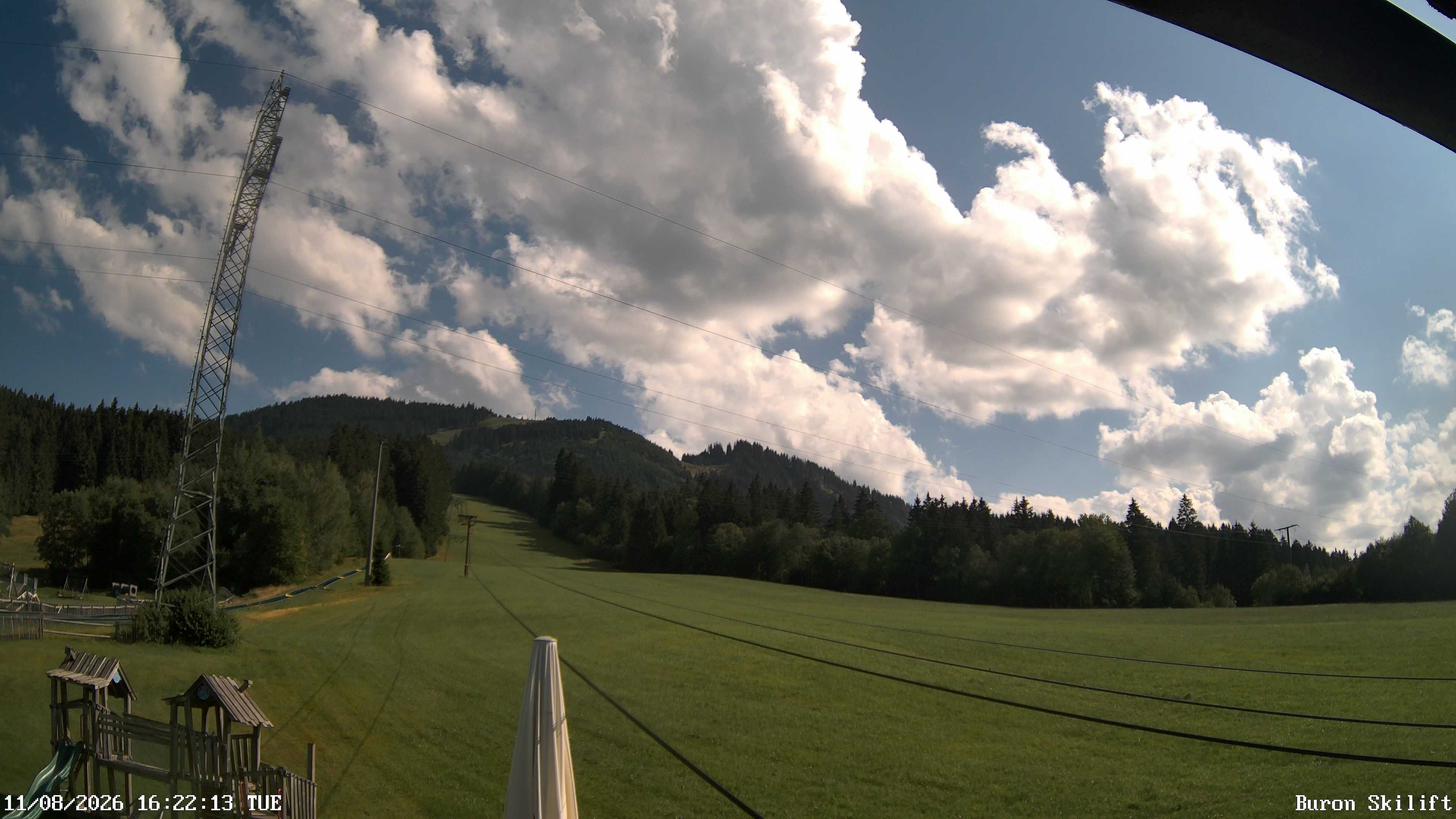 Archiv Foto Webcam Blick von der Talstation des Schlepplifts Buron auf den Lift und die Piste
