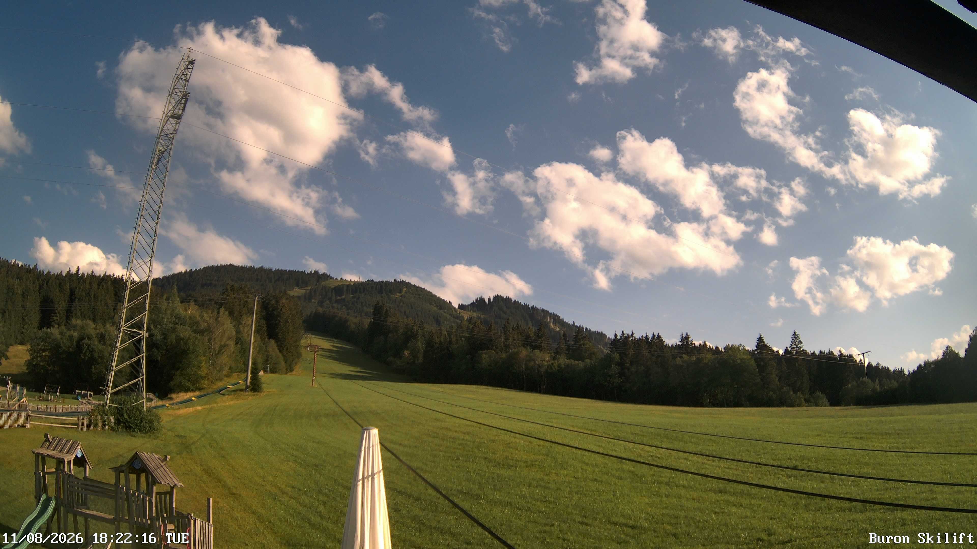 Archiv Foto Webcam Blick von der Talstation des Schlepplifts Buron auf den Lift und die Piste