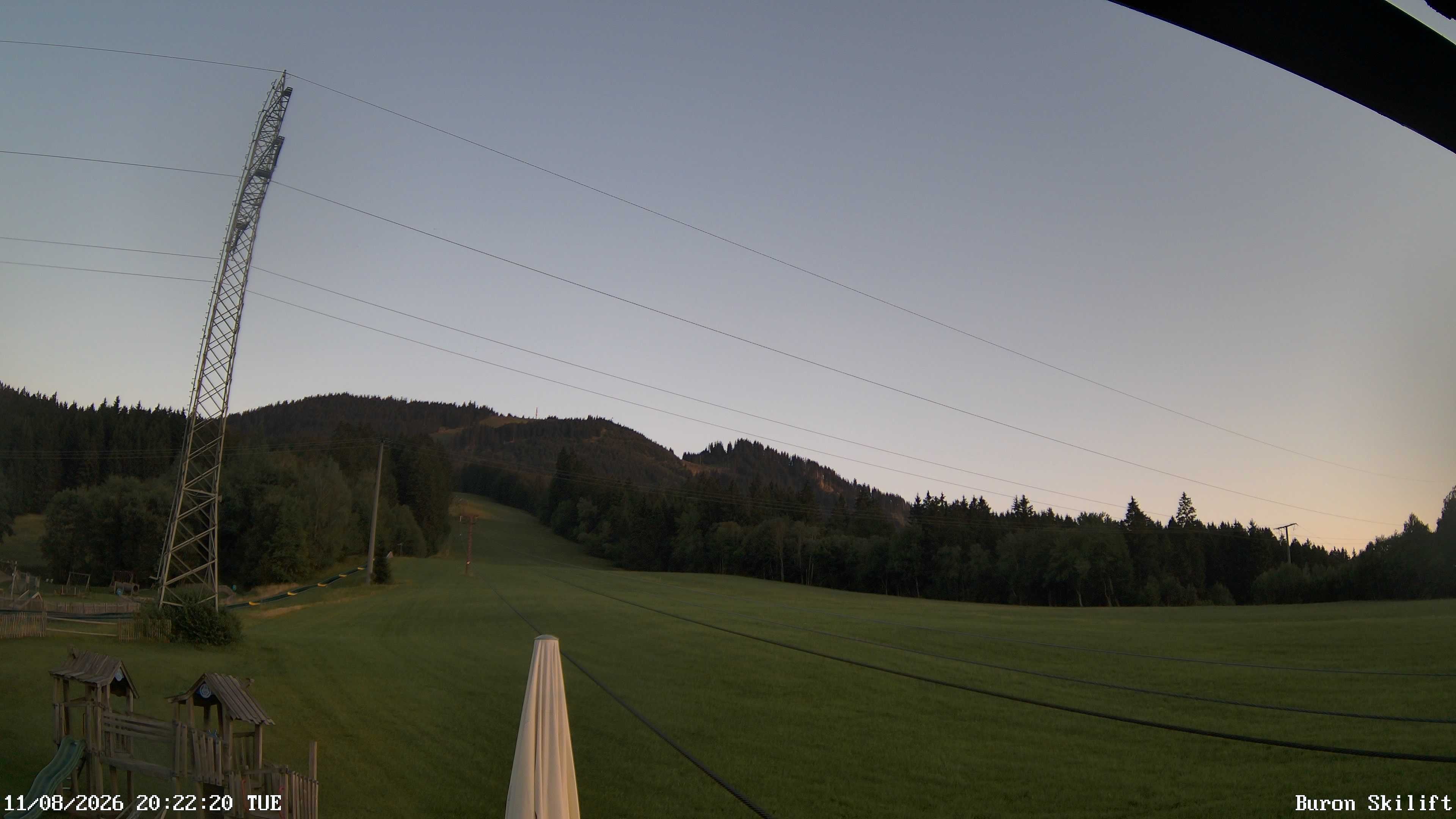 Archiv Foto Webcam Blick von der Talstation des Schlepplifts Buron auf den Lift und die Piste