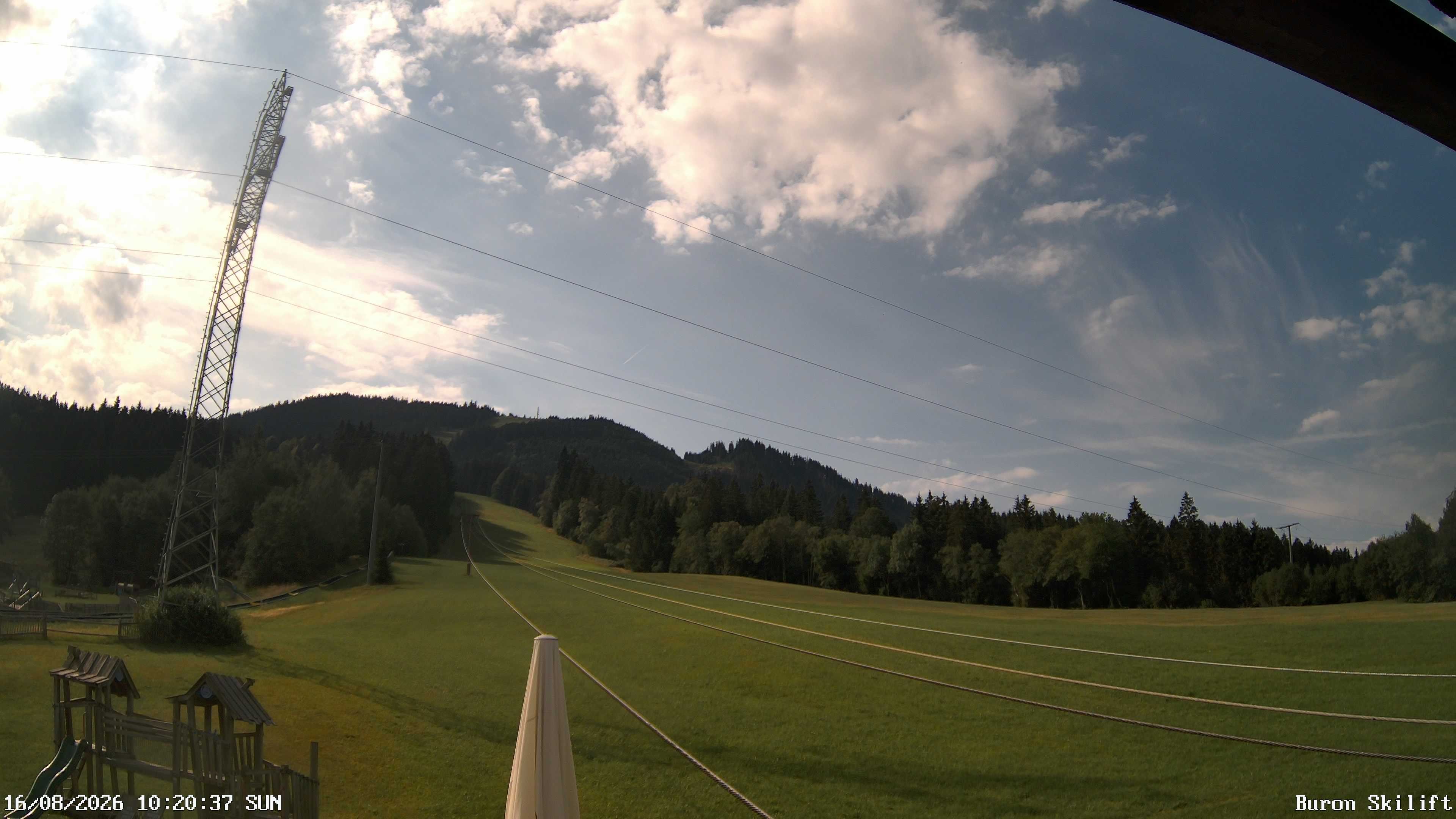 Archiv Foto Webcam Blick von der Talstation des Schlepplifts Buron auf den Lift und die Piste