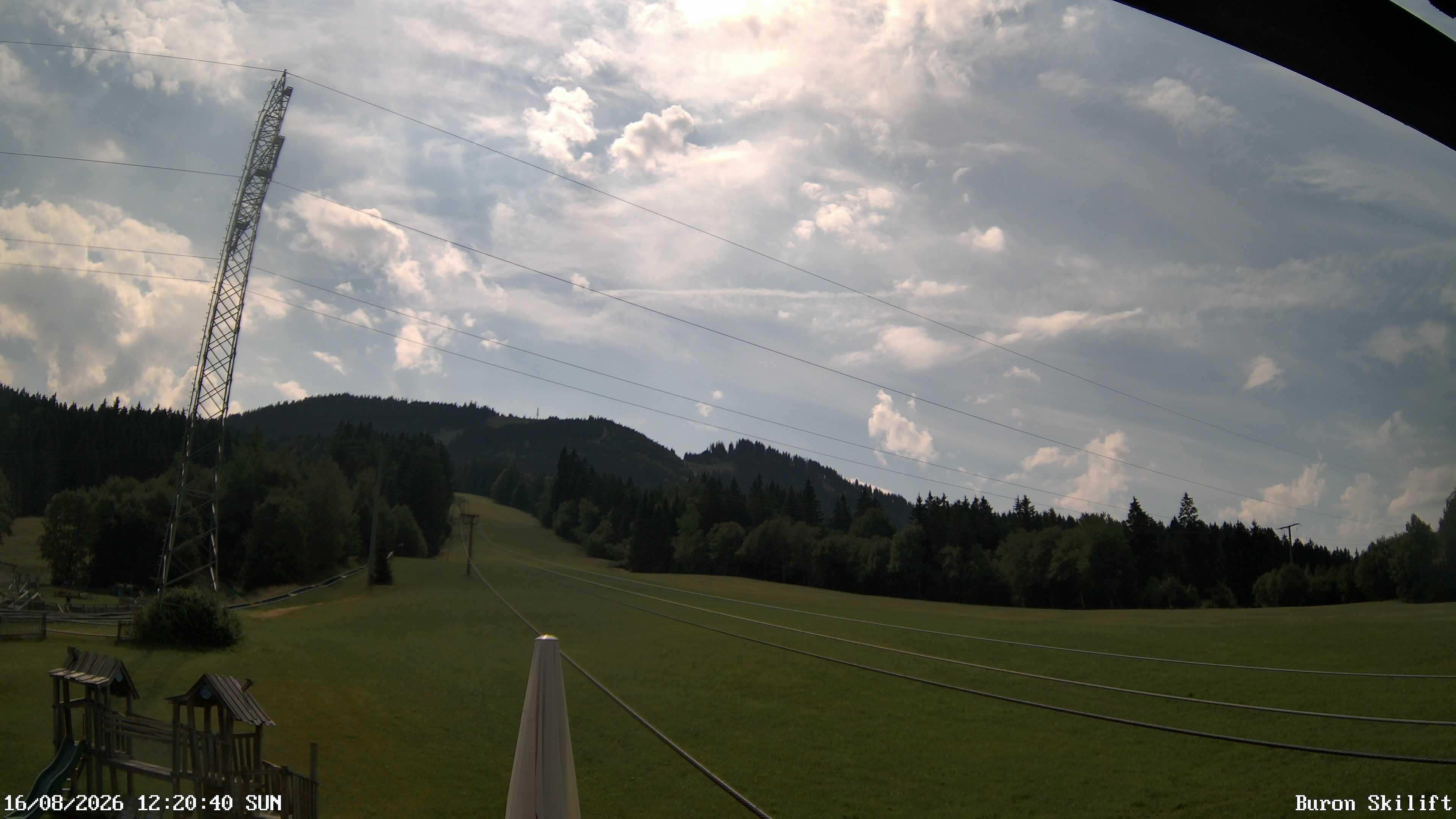Archiv Foto Webcam Blick von der Talstation des Schlepplifts Buron auf den Lift und die Piste