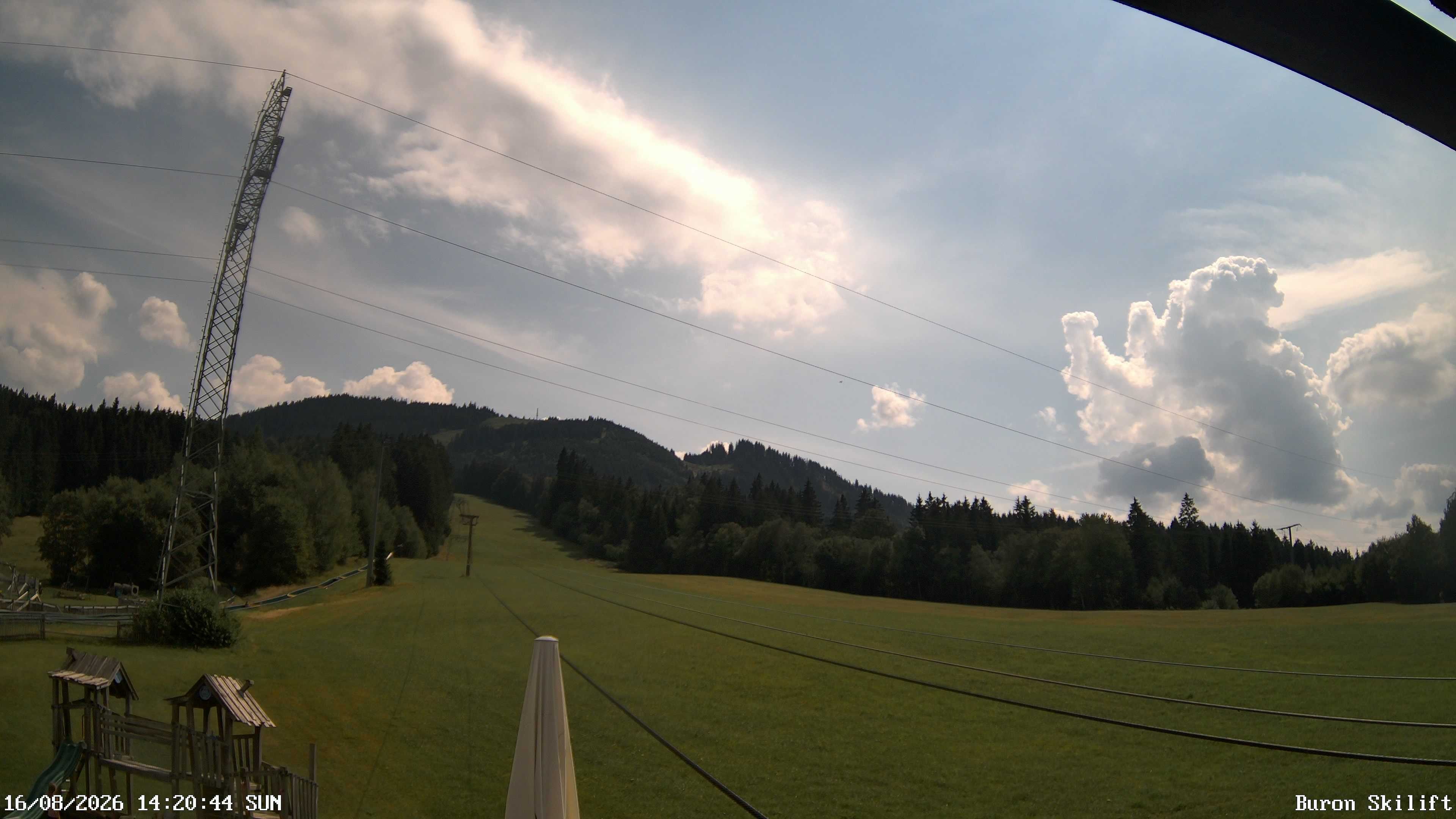 Archiv Foto Webcam Blick von der Talstation des Schlepplifts Buron auf den Lift und die Piste