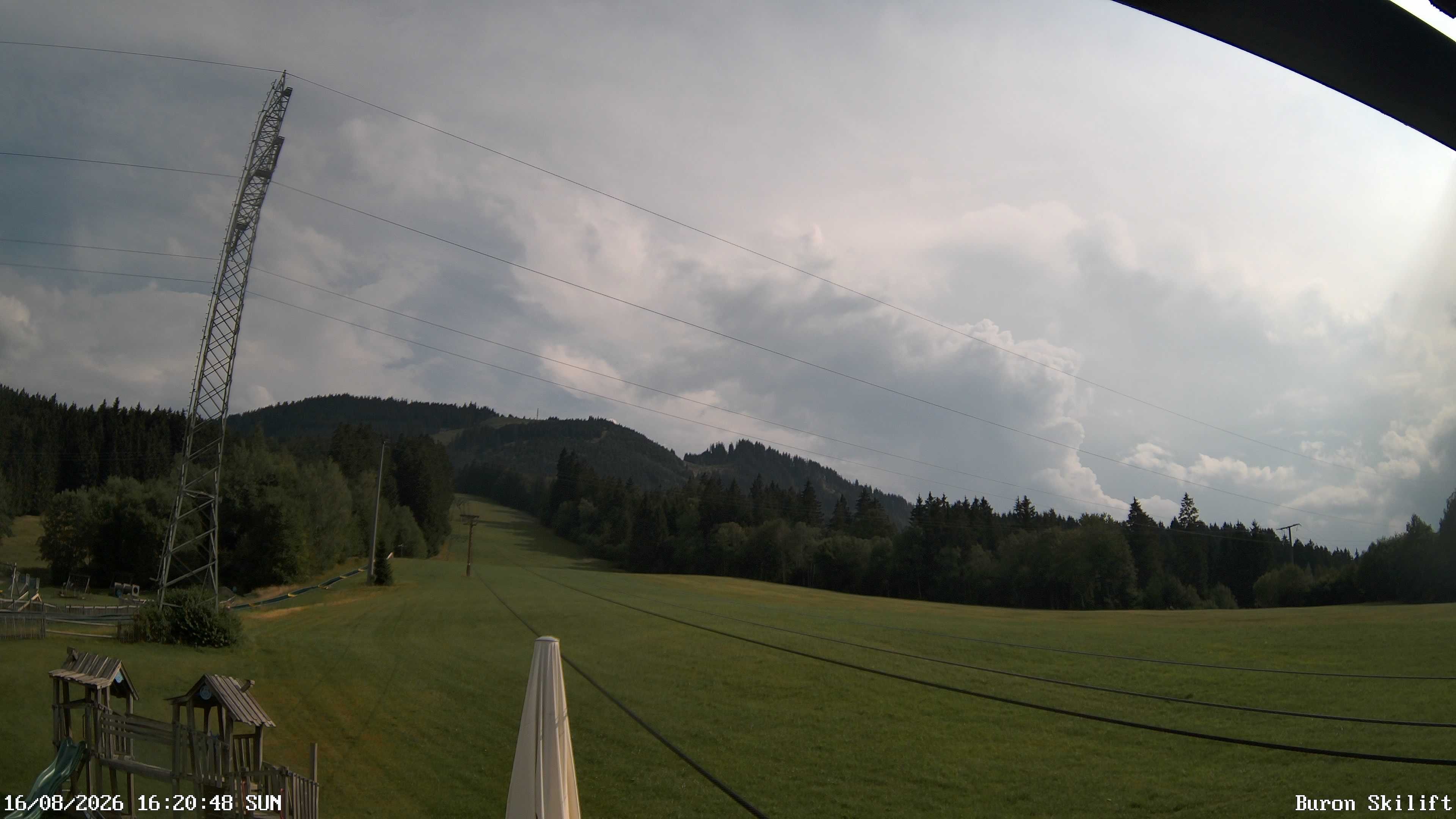 Archiv Foto Webcam Blick von der Talstation des Schlepplifts Buron auf den Lift und die Piste