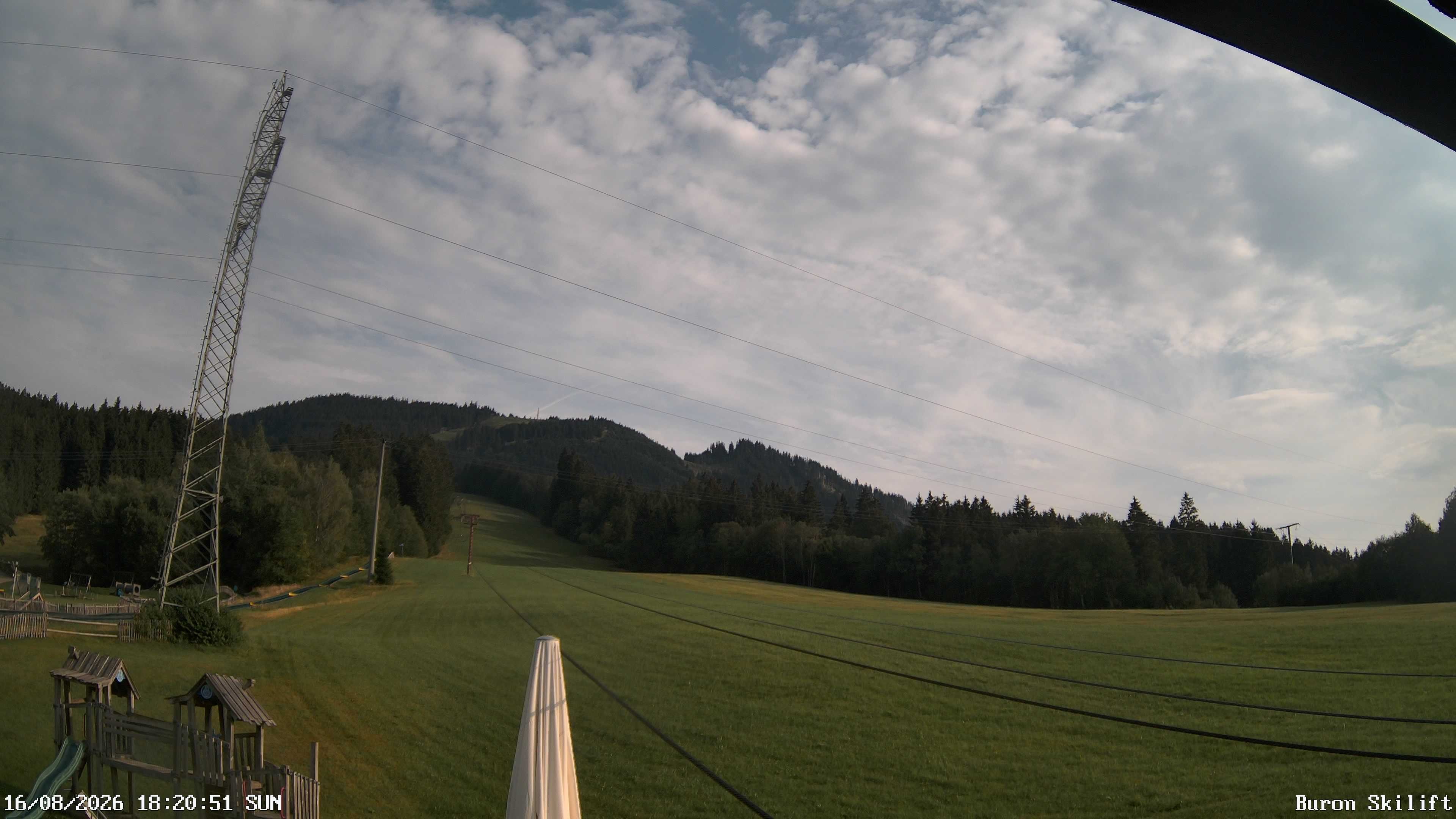 Archiv Foto Webcam Blick von der Talstation des Schlepplifts Buron auf den Lift und die Piste