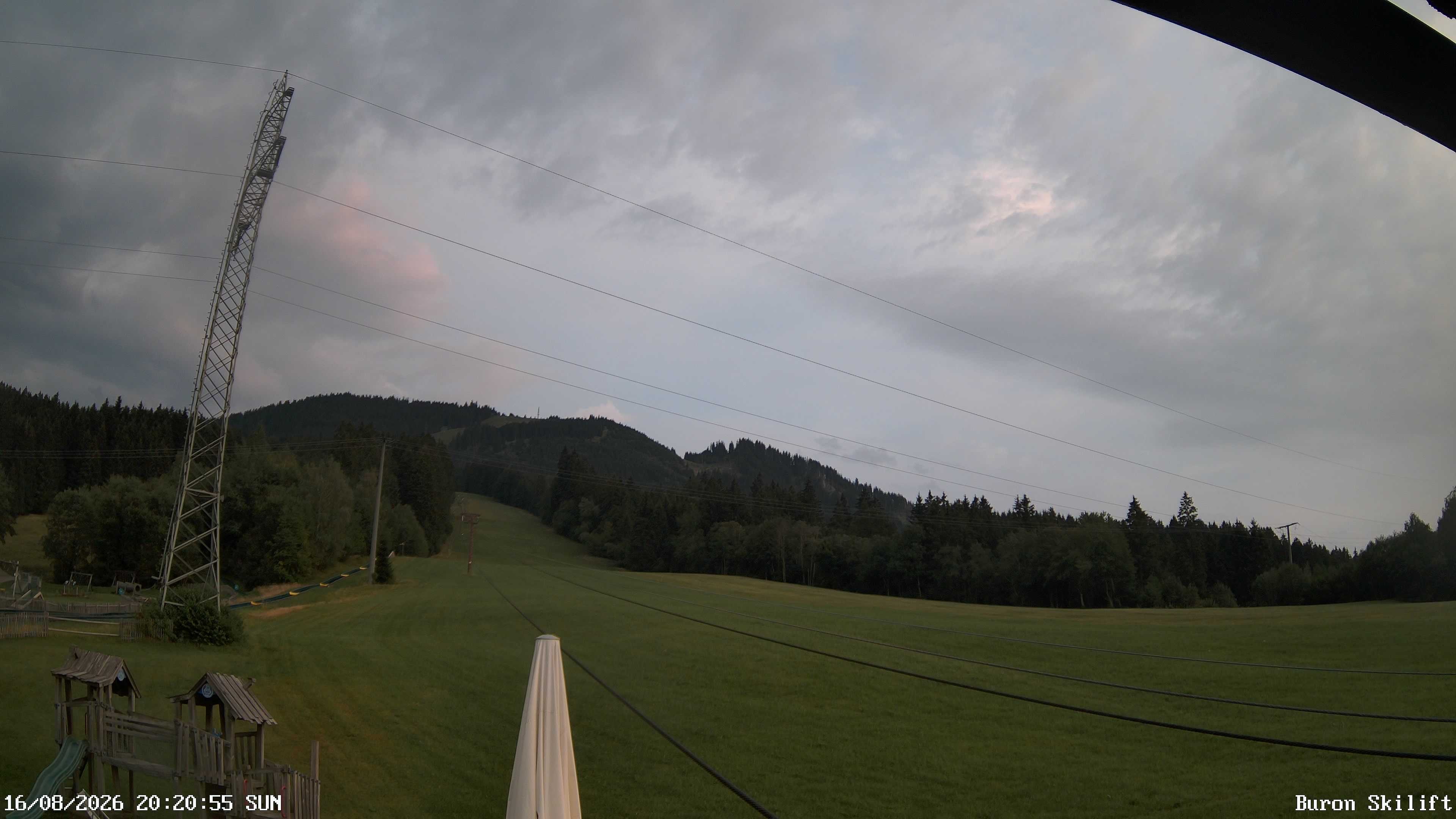 Archiv Foto Webcam Blick von der Talstation des Schlepplifts Buron auf den Lift und die Piste