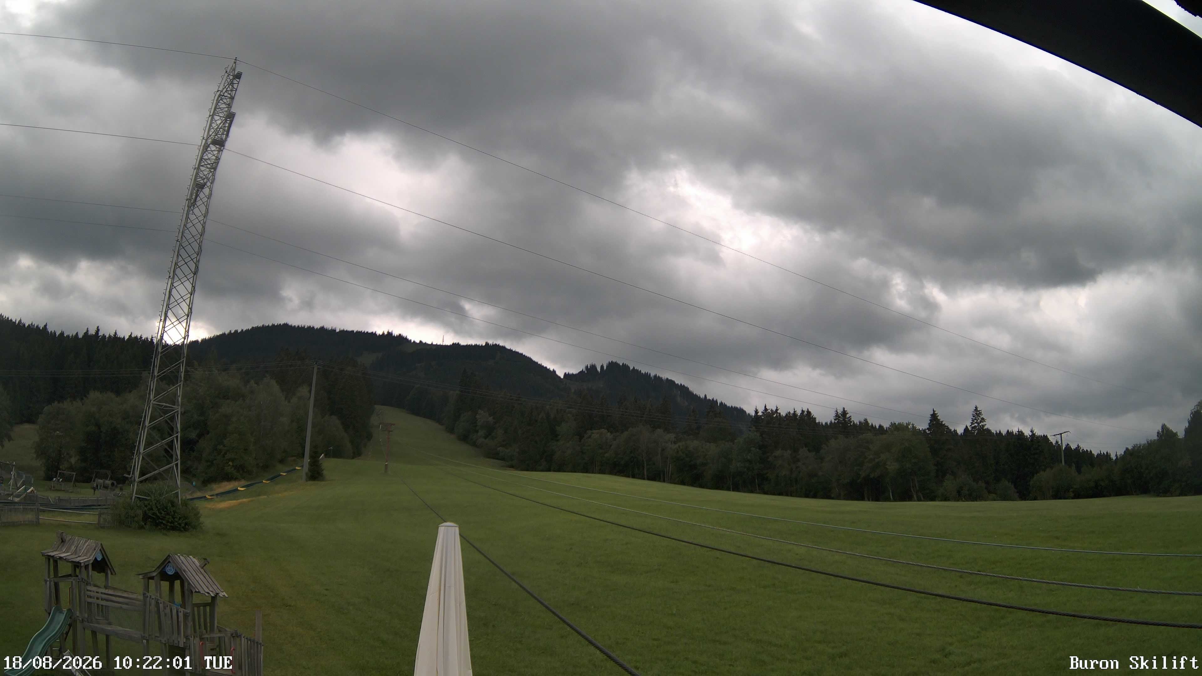 Archiv Foto Webcam Blick von der Talstation des Schlepplifts Buron auf den Lift und die Piste