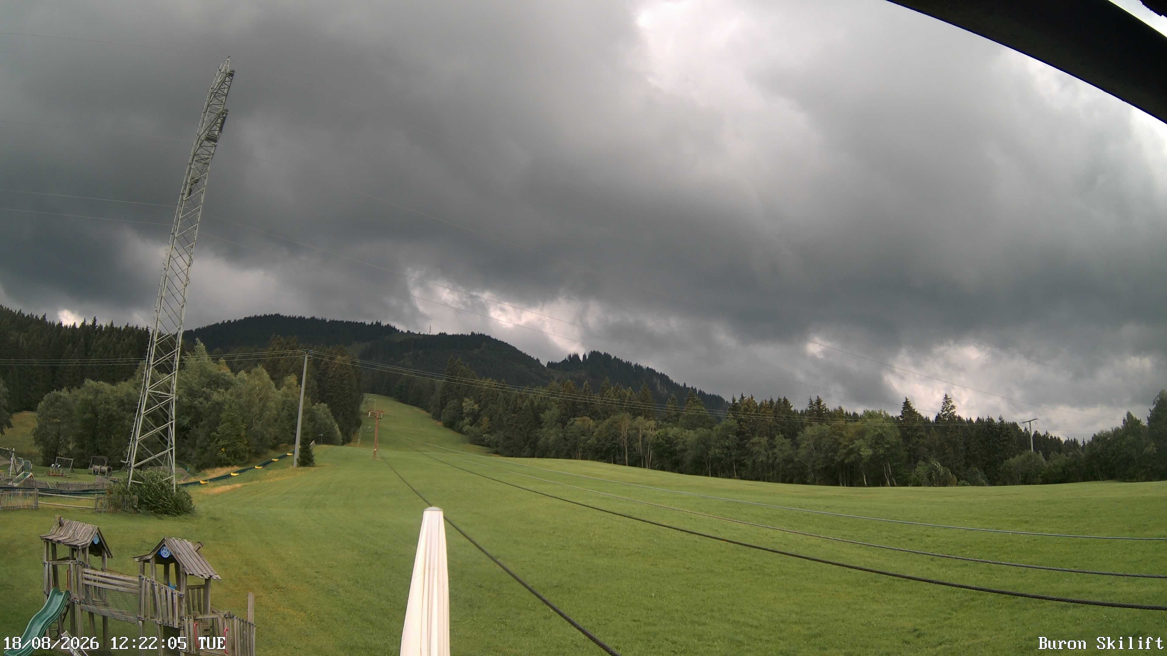 Archiv Foto Webcam Blick von der Talstation des Schlepplifts Buron auf den Lift und die Piste