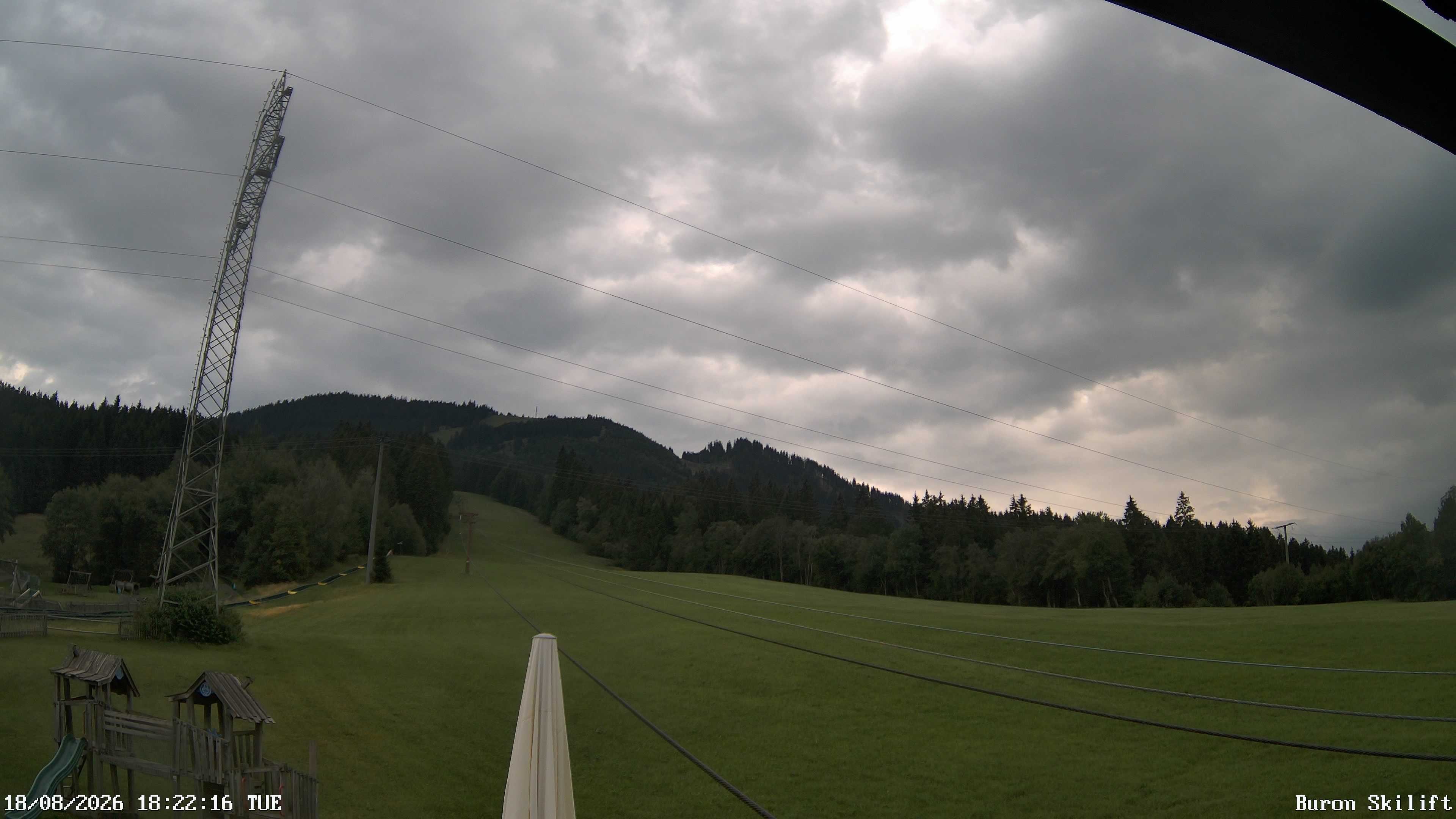 Archiv Foto Webcam Blick von der Talstation des Schlepplifts Buron auf den Lift und die Piste